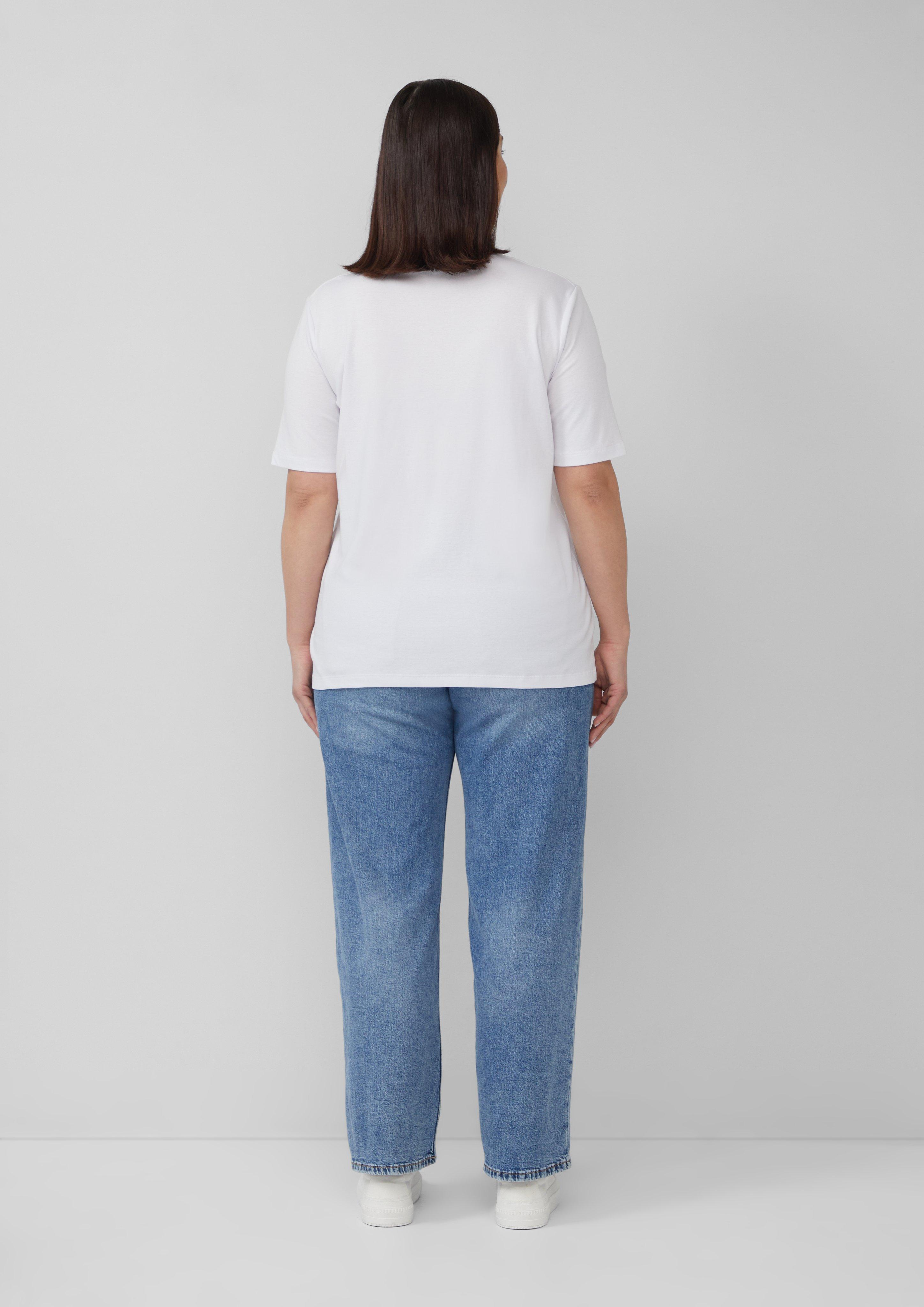 T-Shirt in 0100, 1395 & 8828