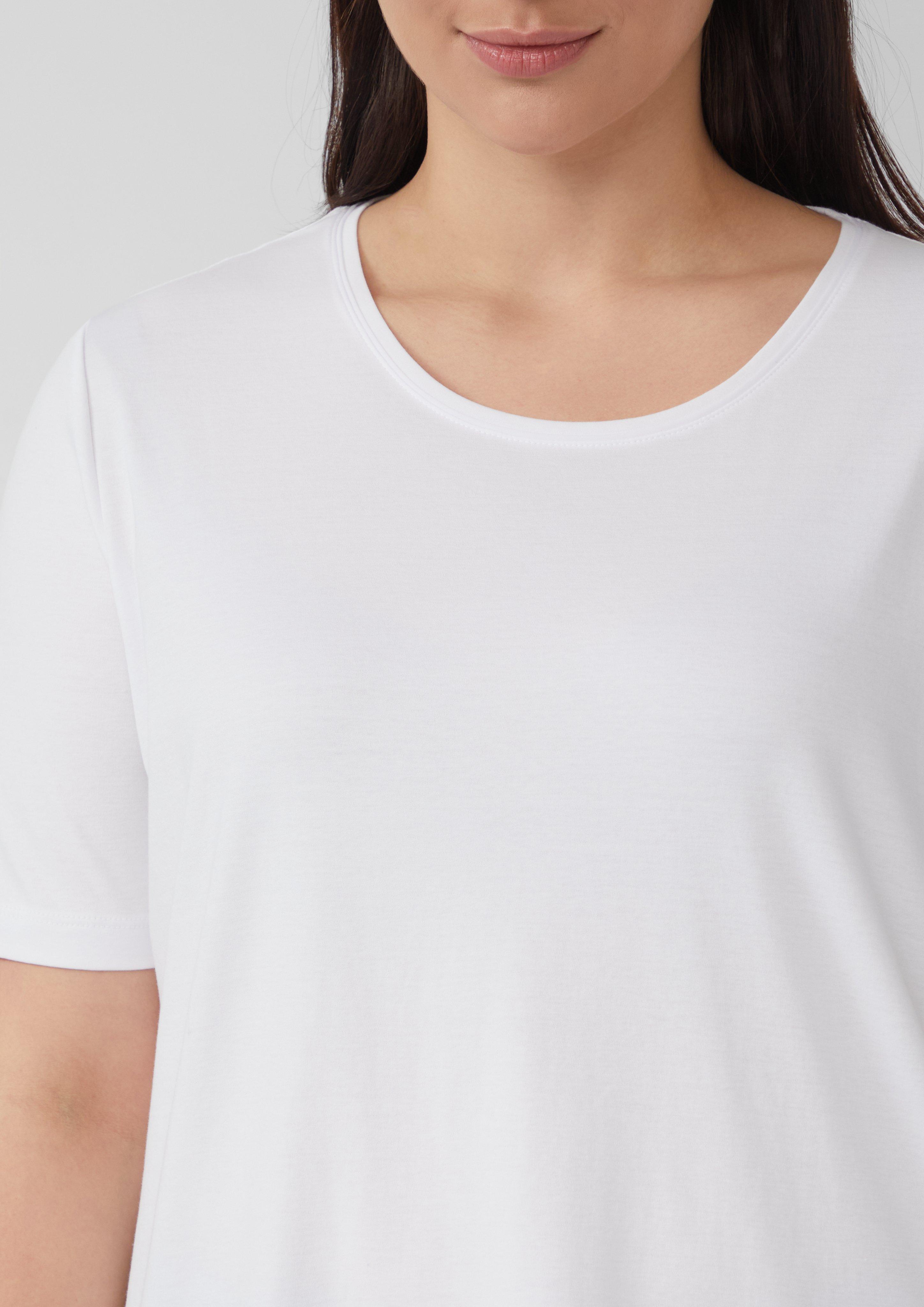 T-Shirt in 0100, 1395 & 8828