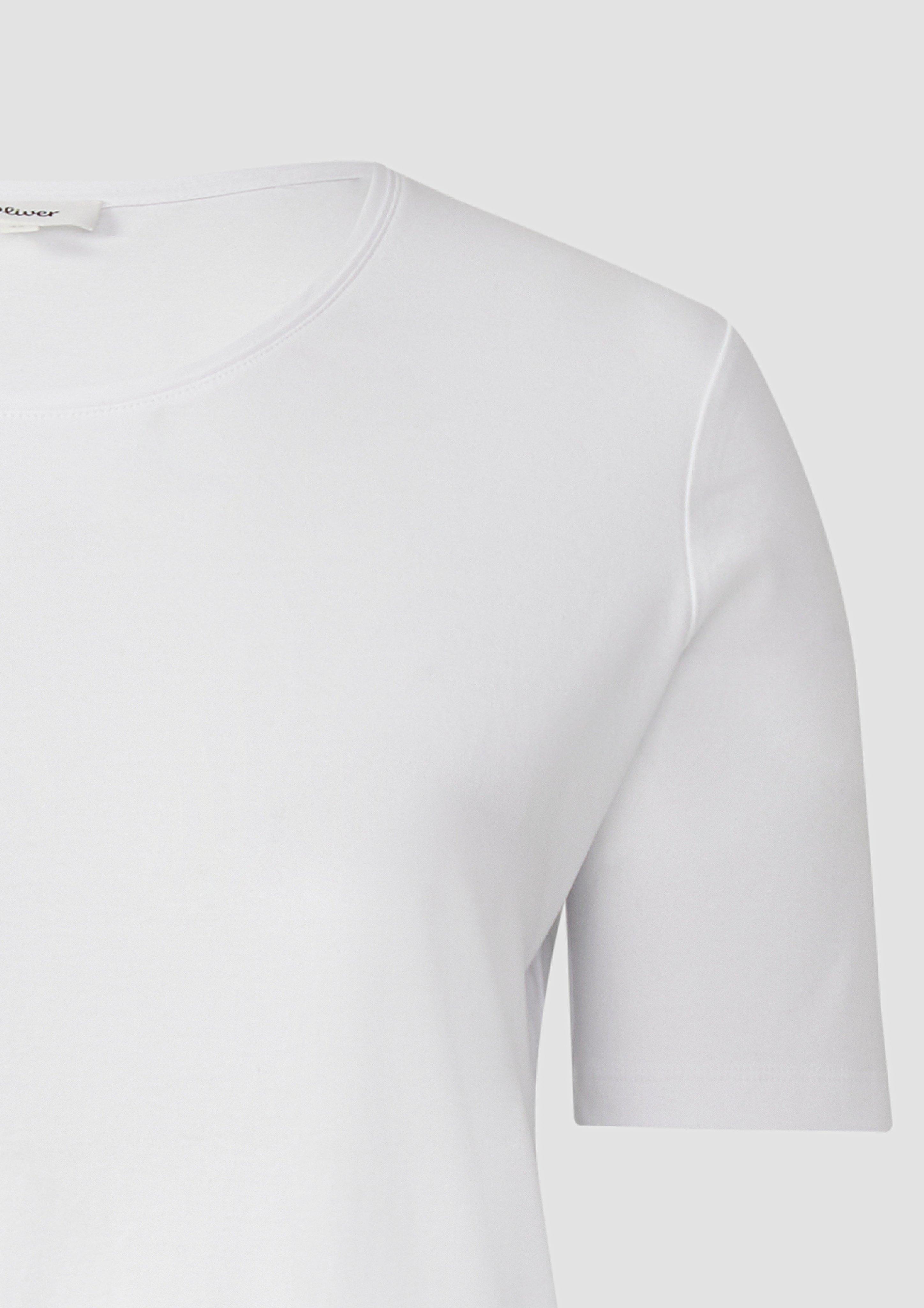 T-Shirt in 0100, 1395 & 8828