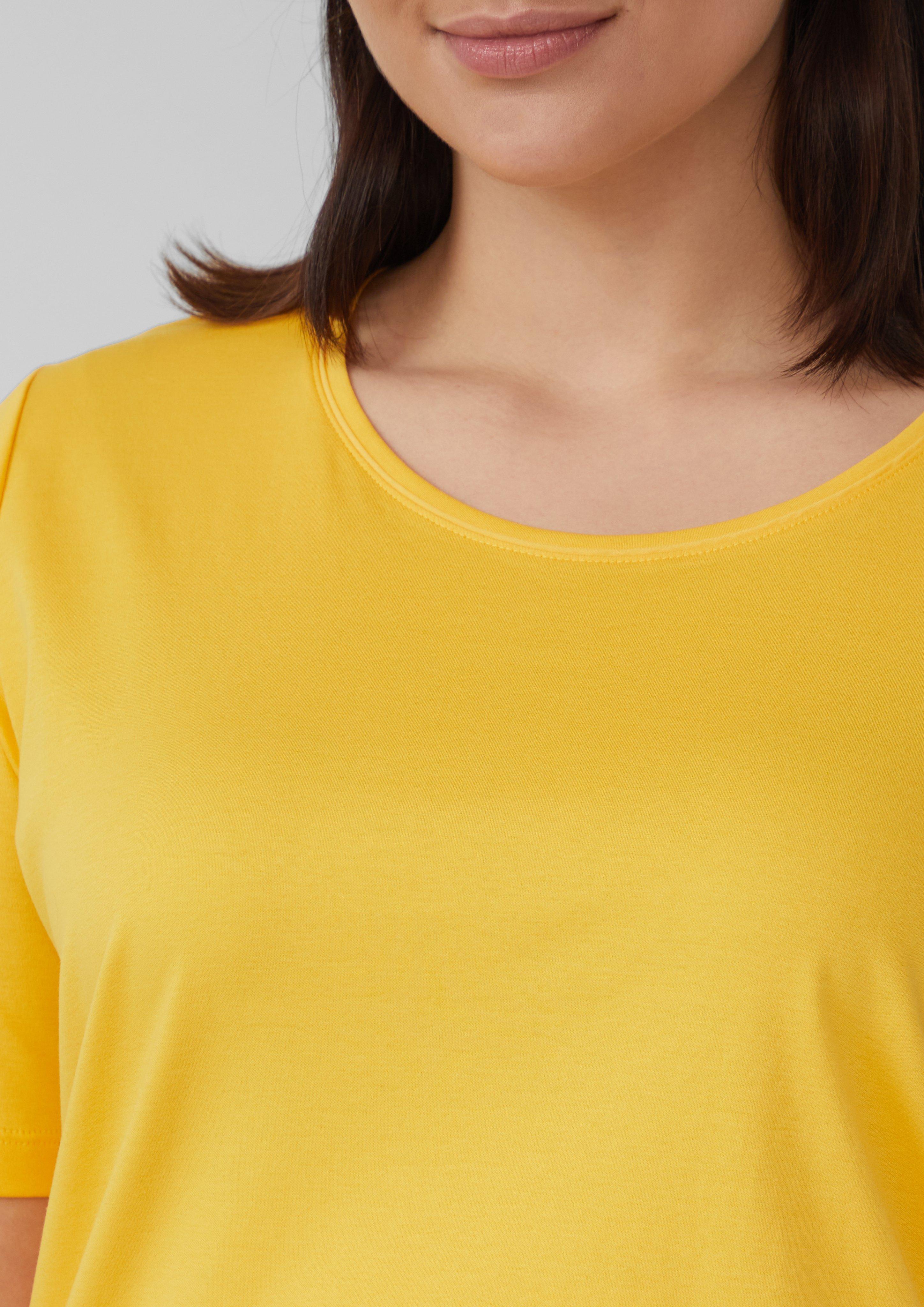 T-shirt in 1395, 0100 & 8828