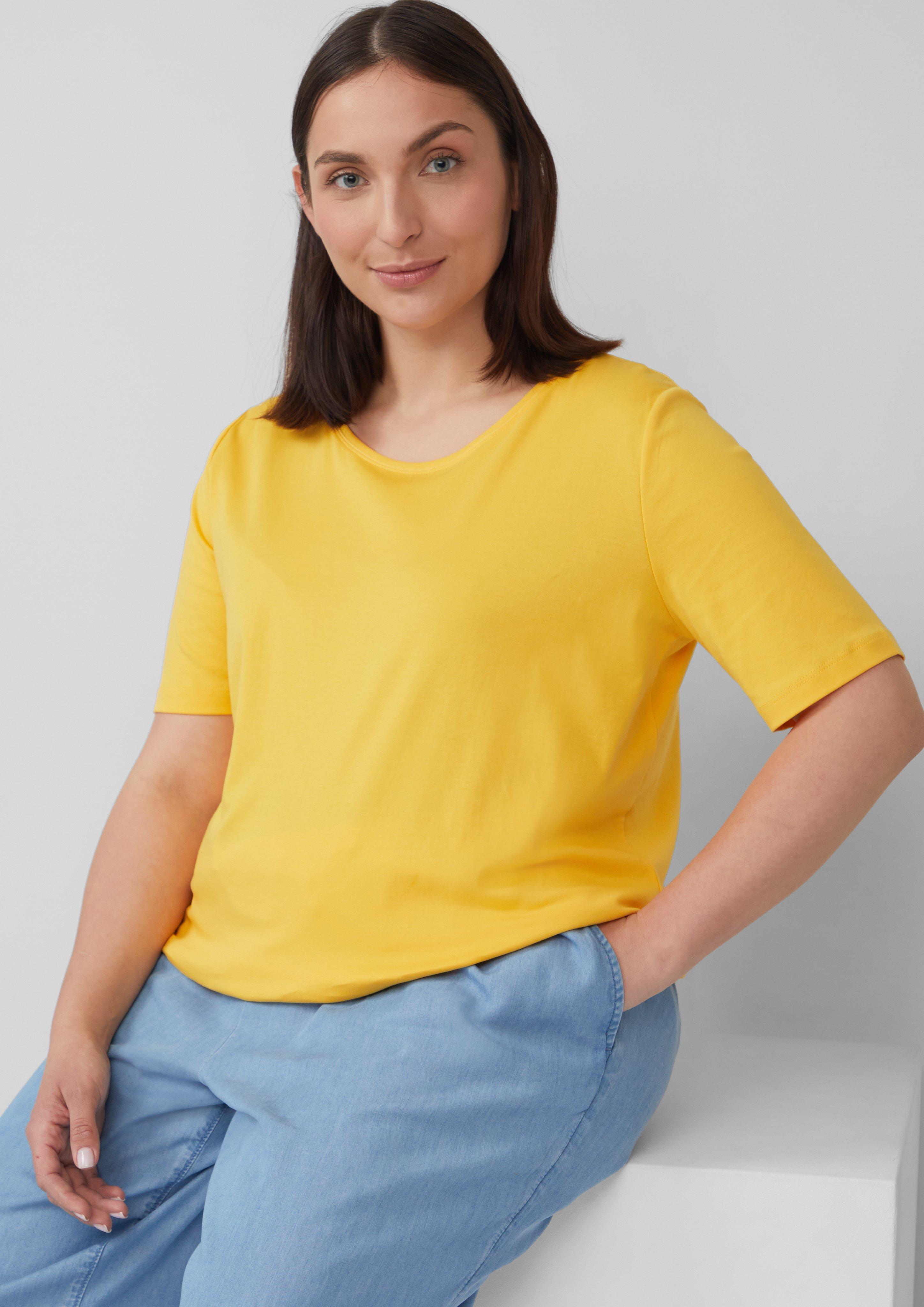 T-shirt in 1395, 0100 & 8828