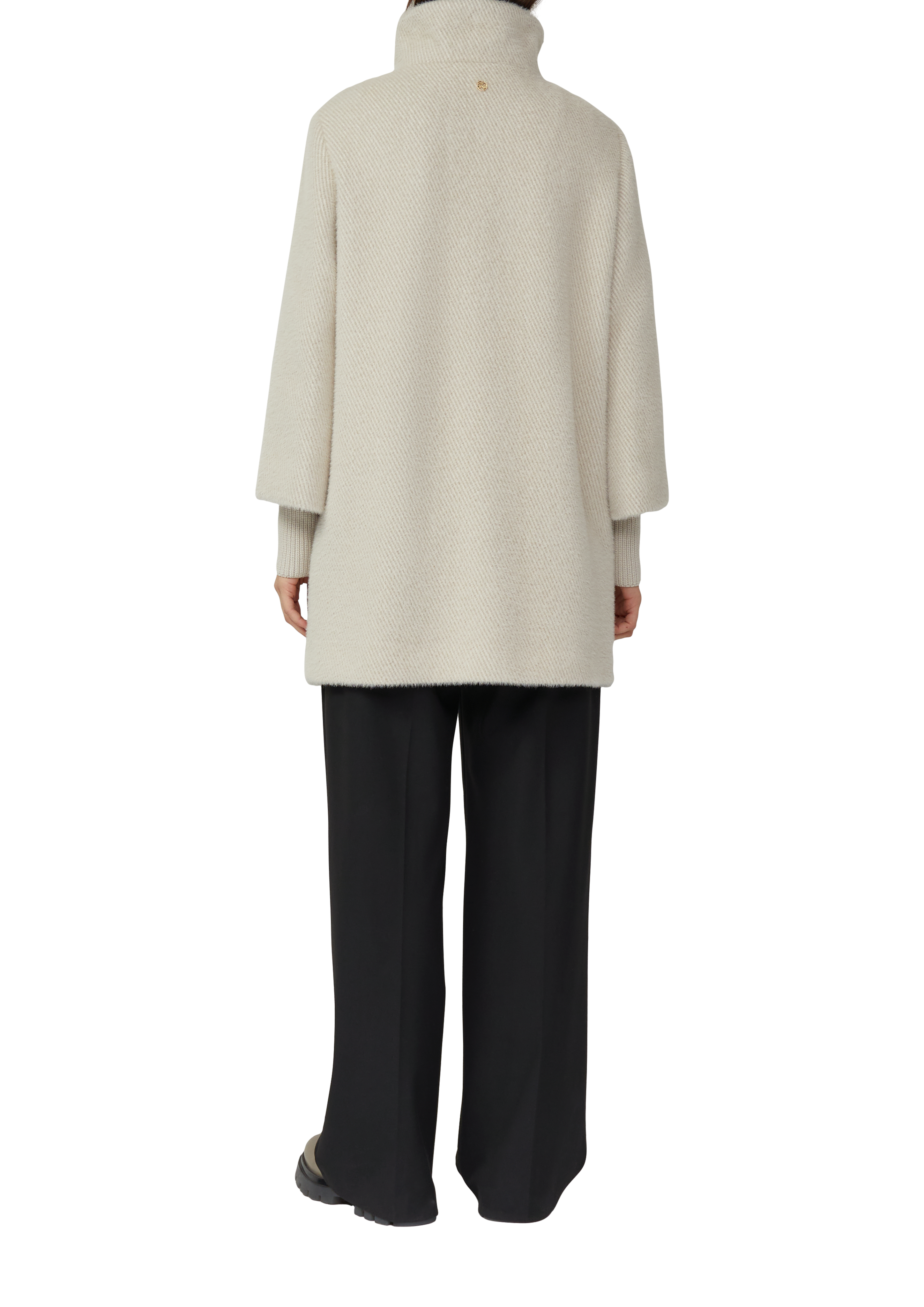 Thumbnail - Outdoor-Mantel