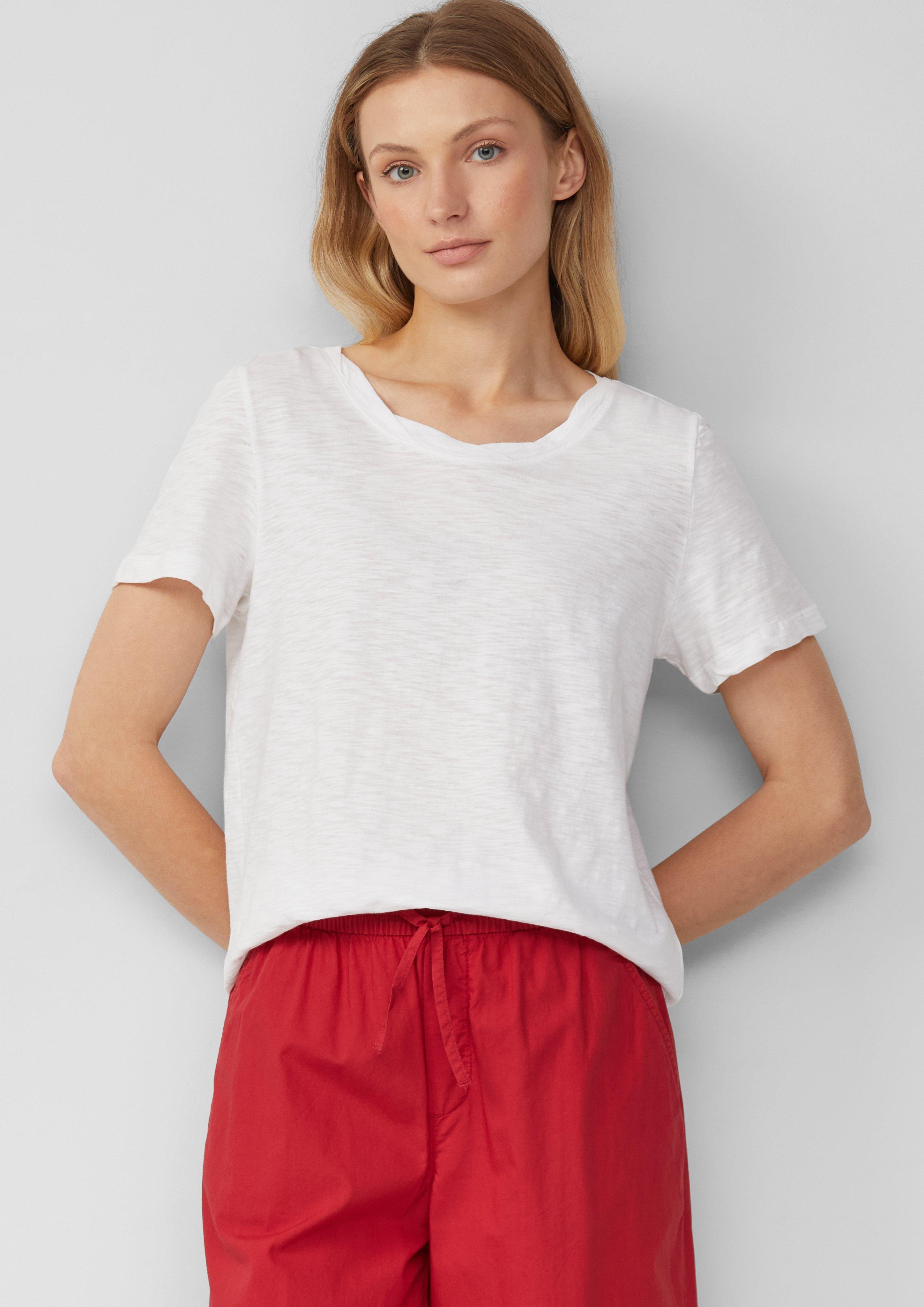 T-Shirt in 0100, 9999, 6099, 8828 & 3533