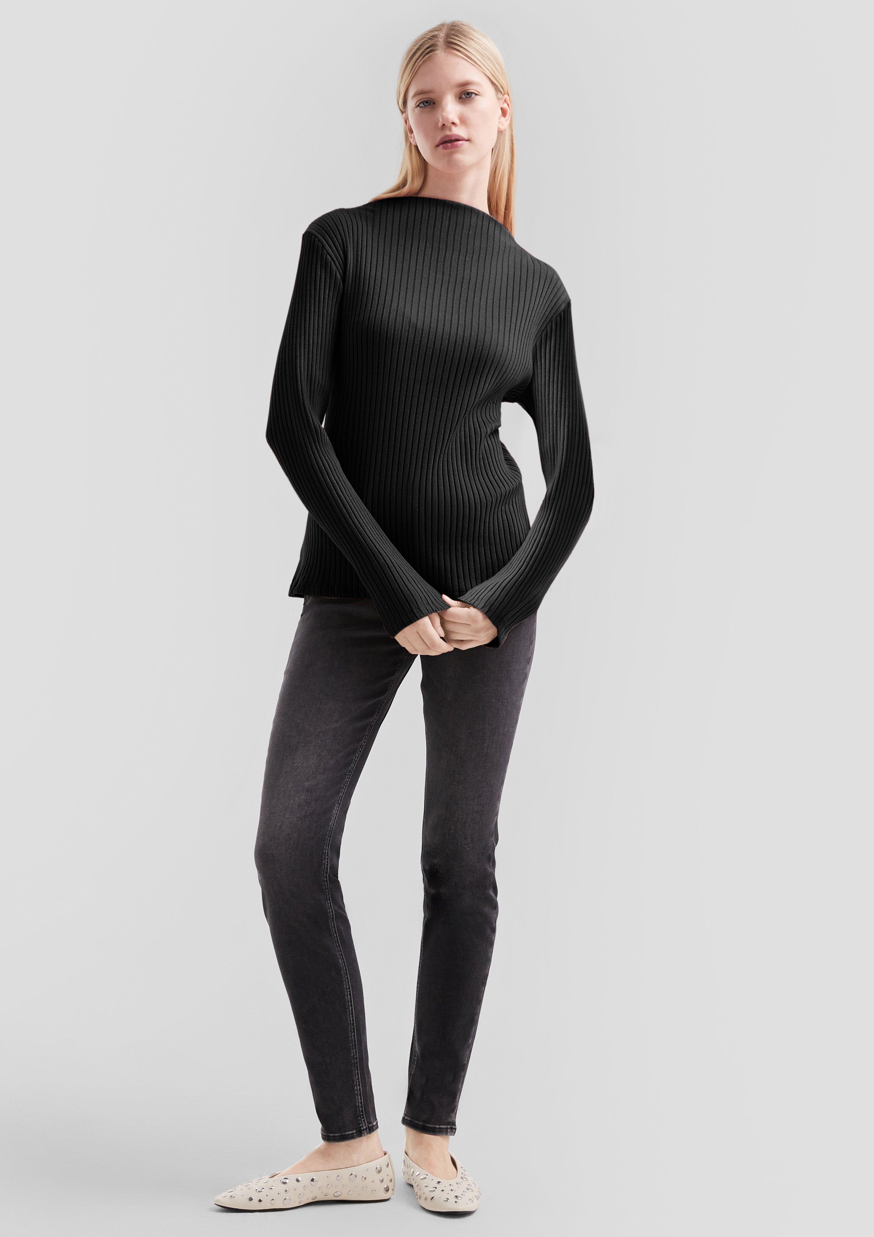 T-shirt in 9999, 0200 & 4418