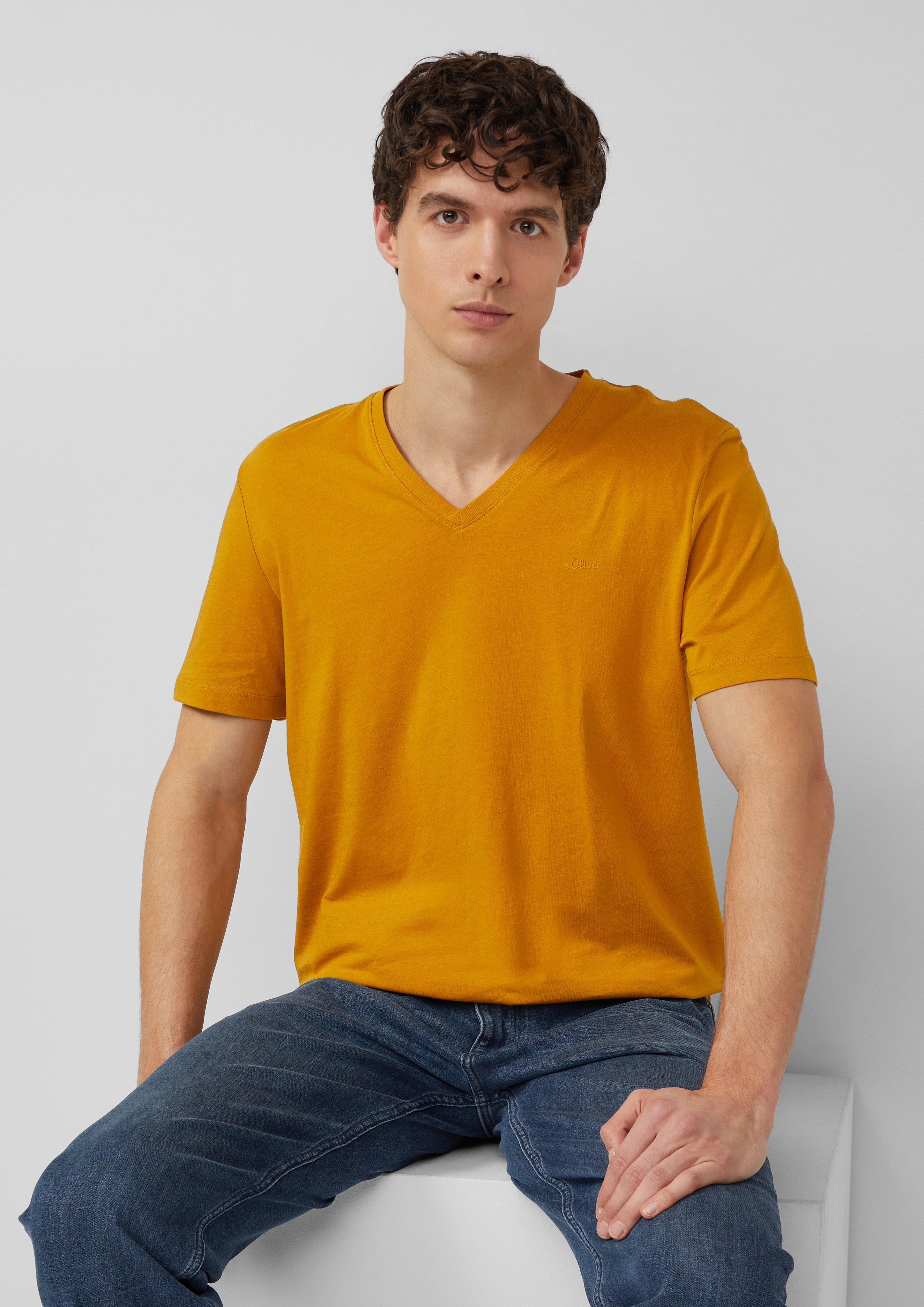 T-shirt in 1622, 0100, 5978, 9999, 7983 & 6244