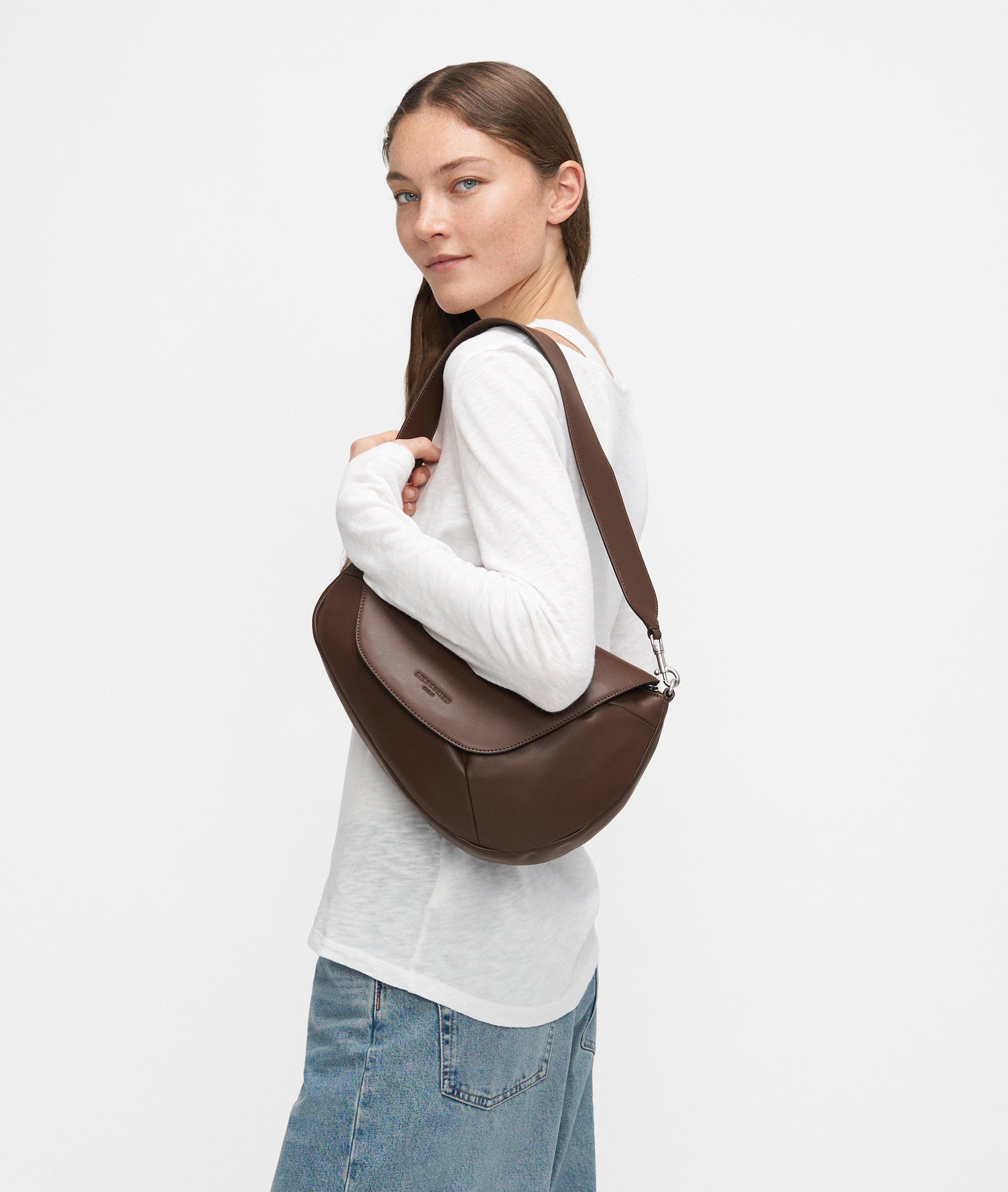 LIEBESKIND BERLIN Oval Shoulder Bag M