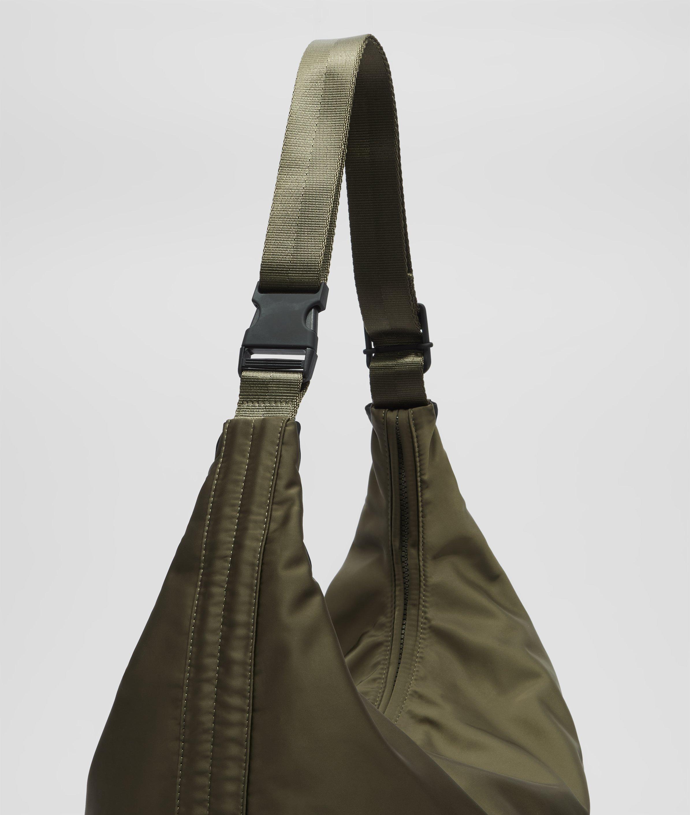 Nylon Hobo L in olive & schwarz