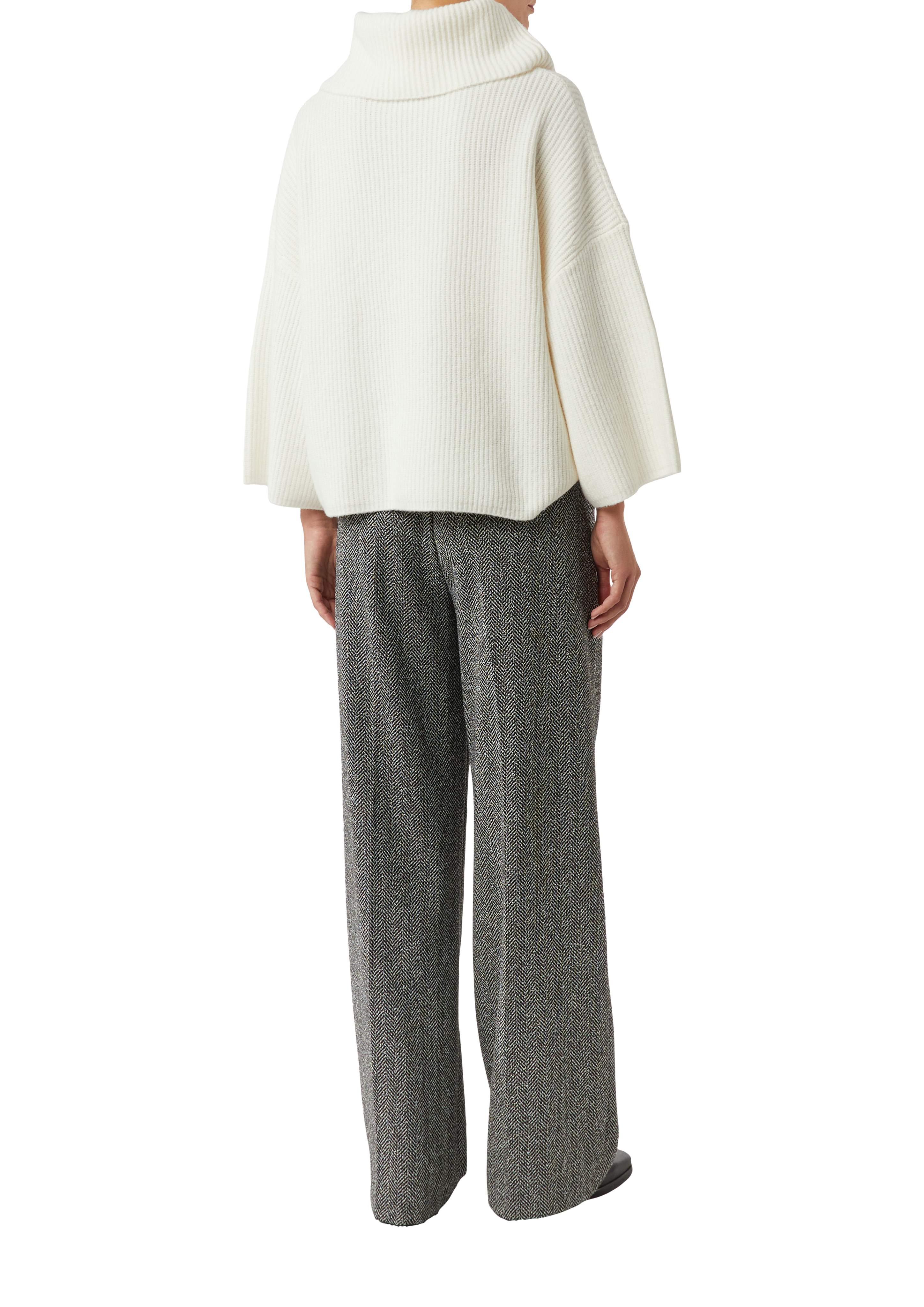 Thumbnail - Indoor-Poncho