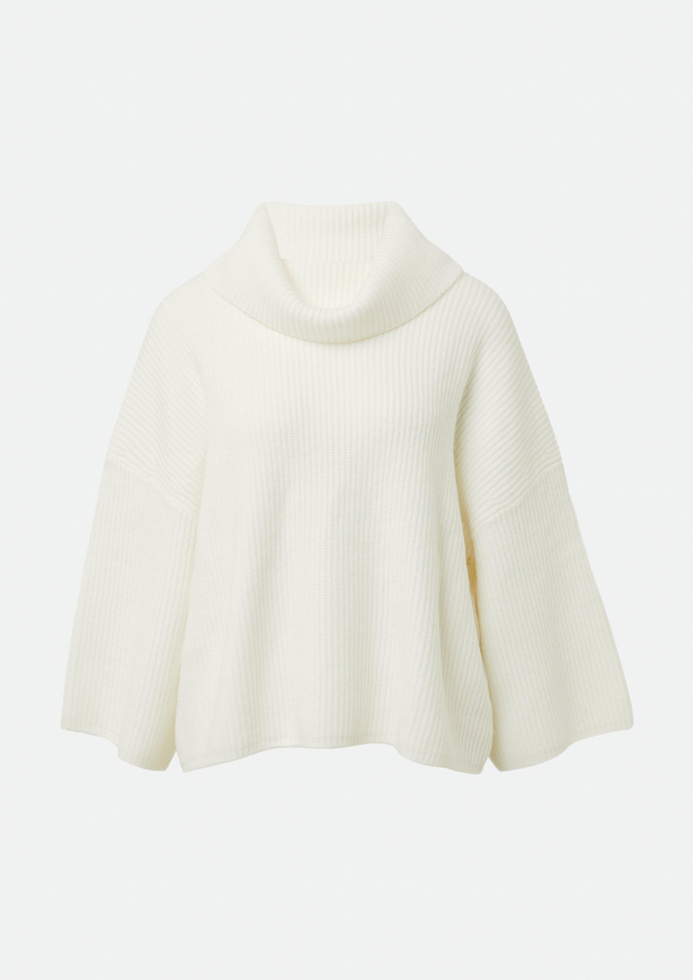 Thumbnail - Indoor-Poncho