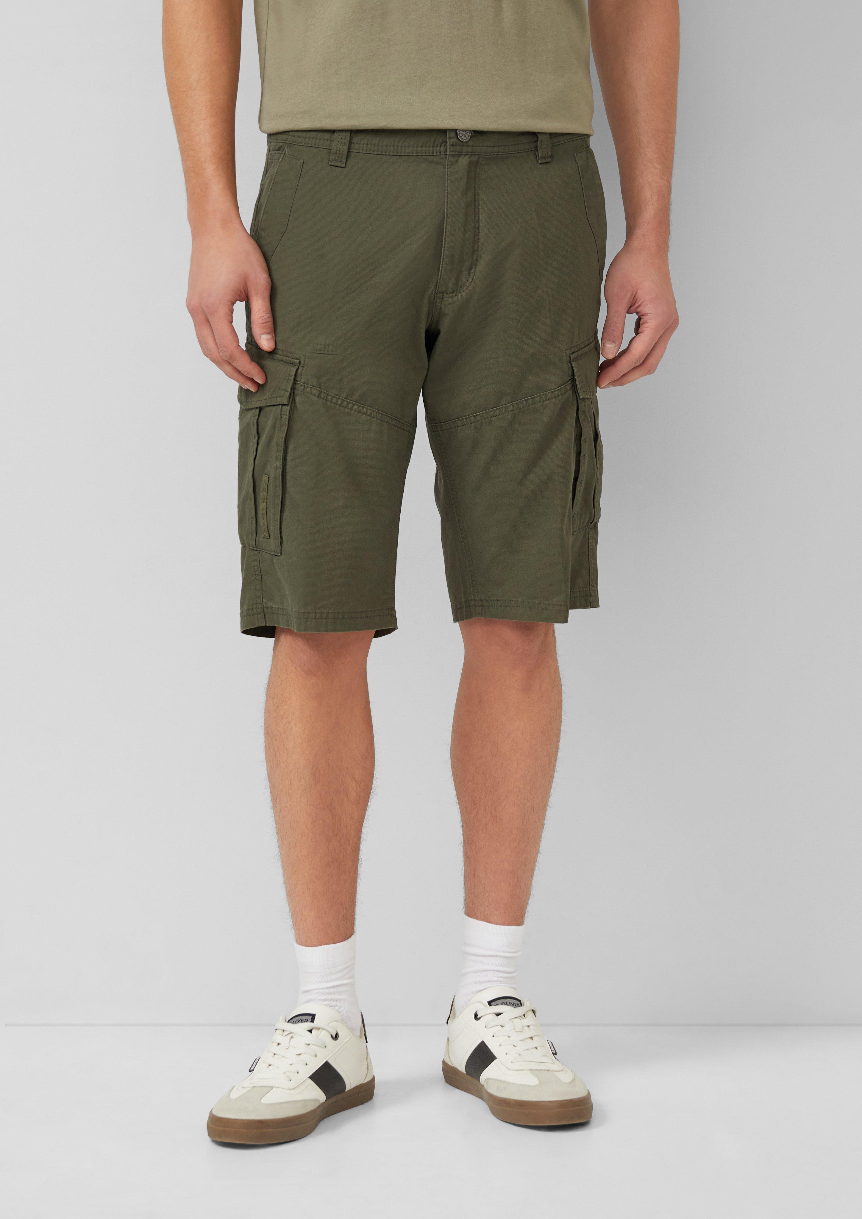 Thumbnail - File: Cargo-Shorts mit Logo-Details