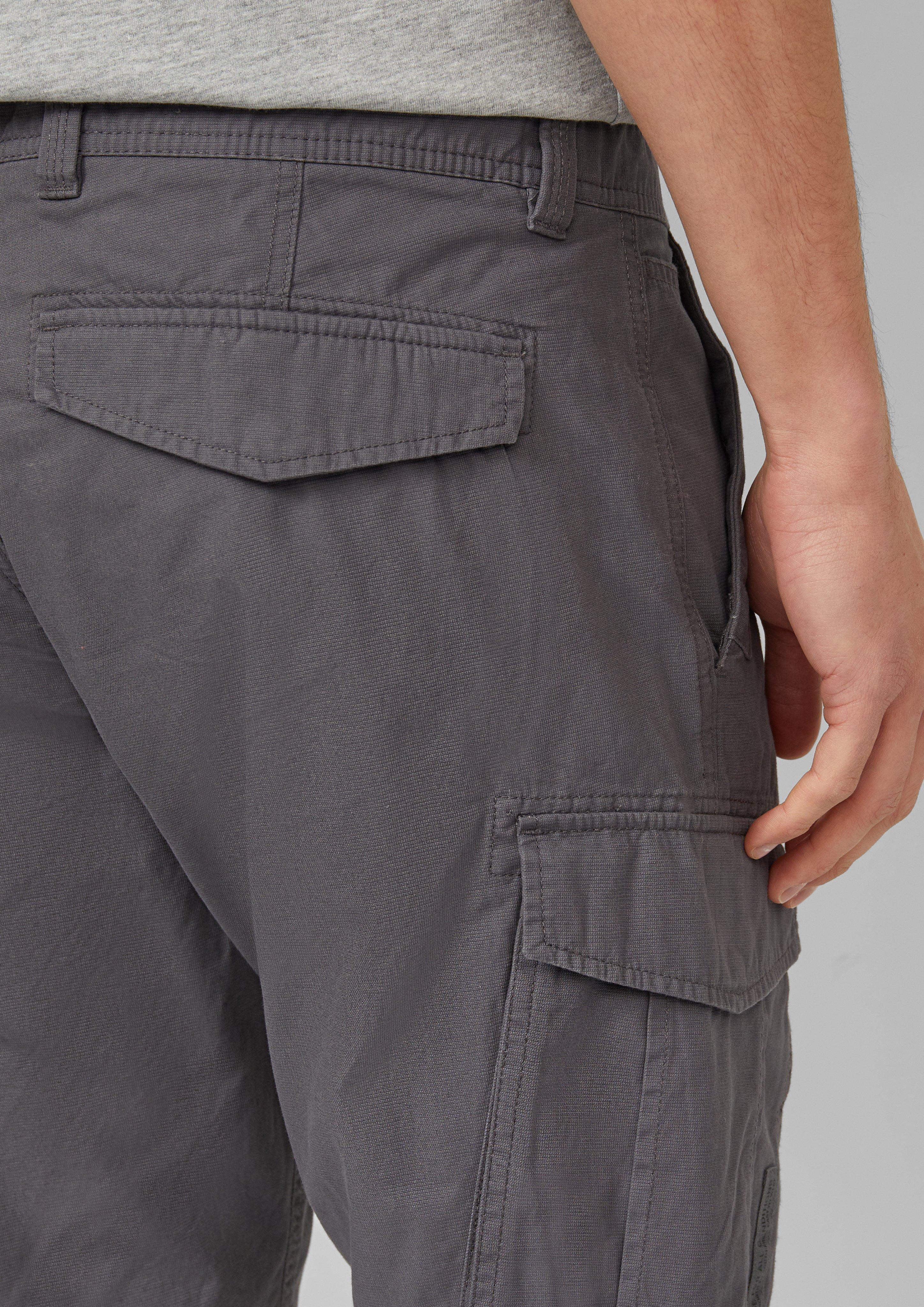 Thumbnail - File: Cargo-Shorts mit Logo-Details