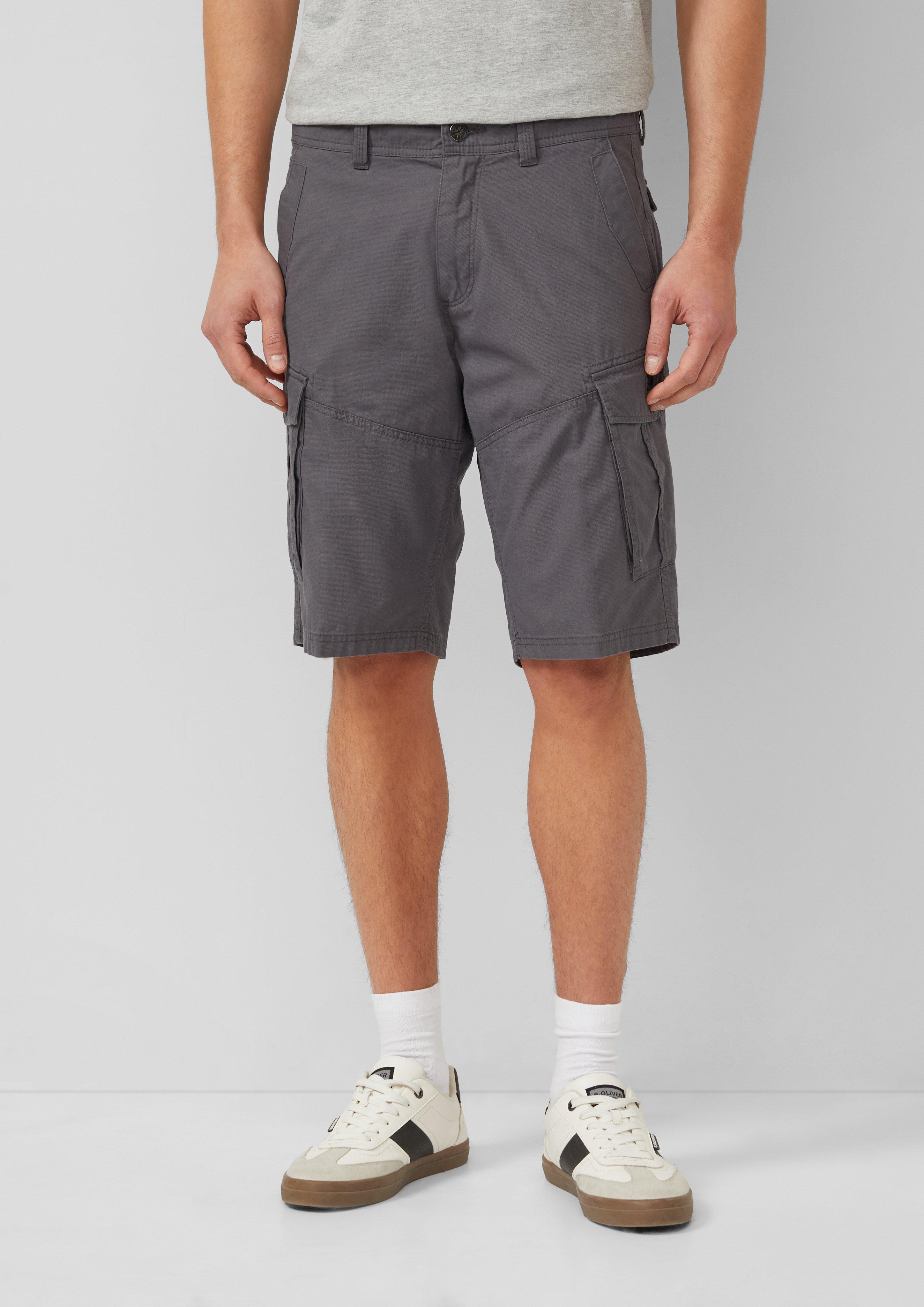 Thumbnail - File: Cargo-Shorts mit Logo-Details