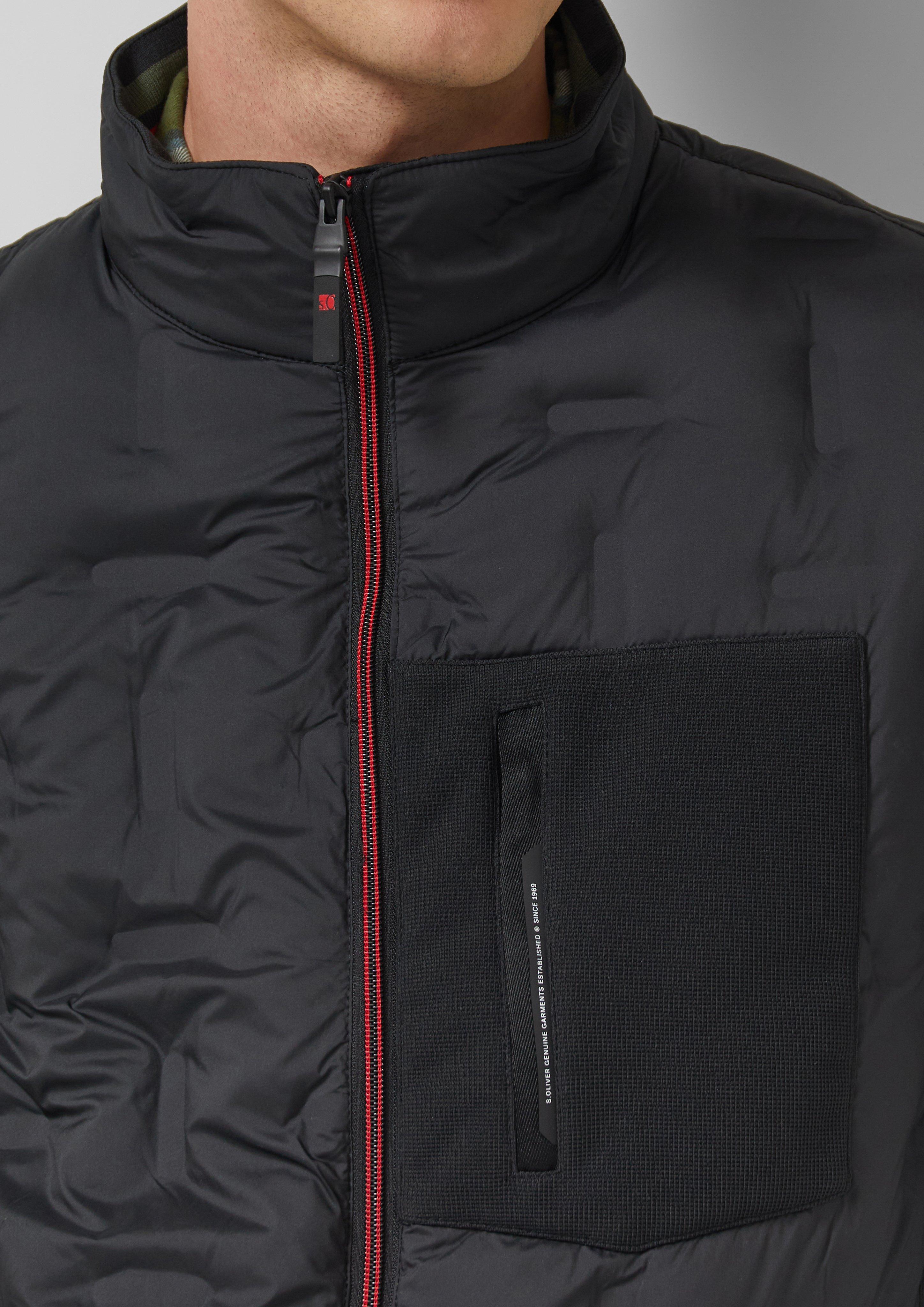 Leicht wattierte Jacke im Fabricmix mit sportiven Details