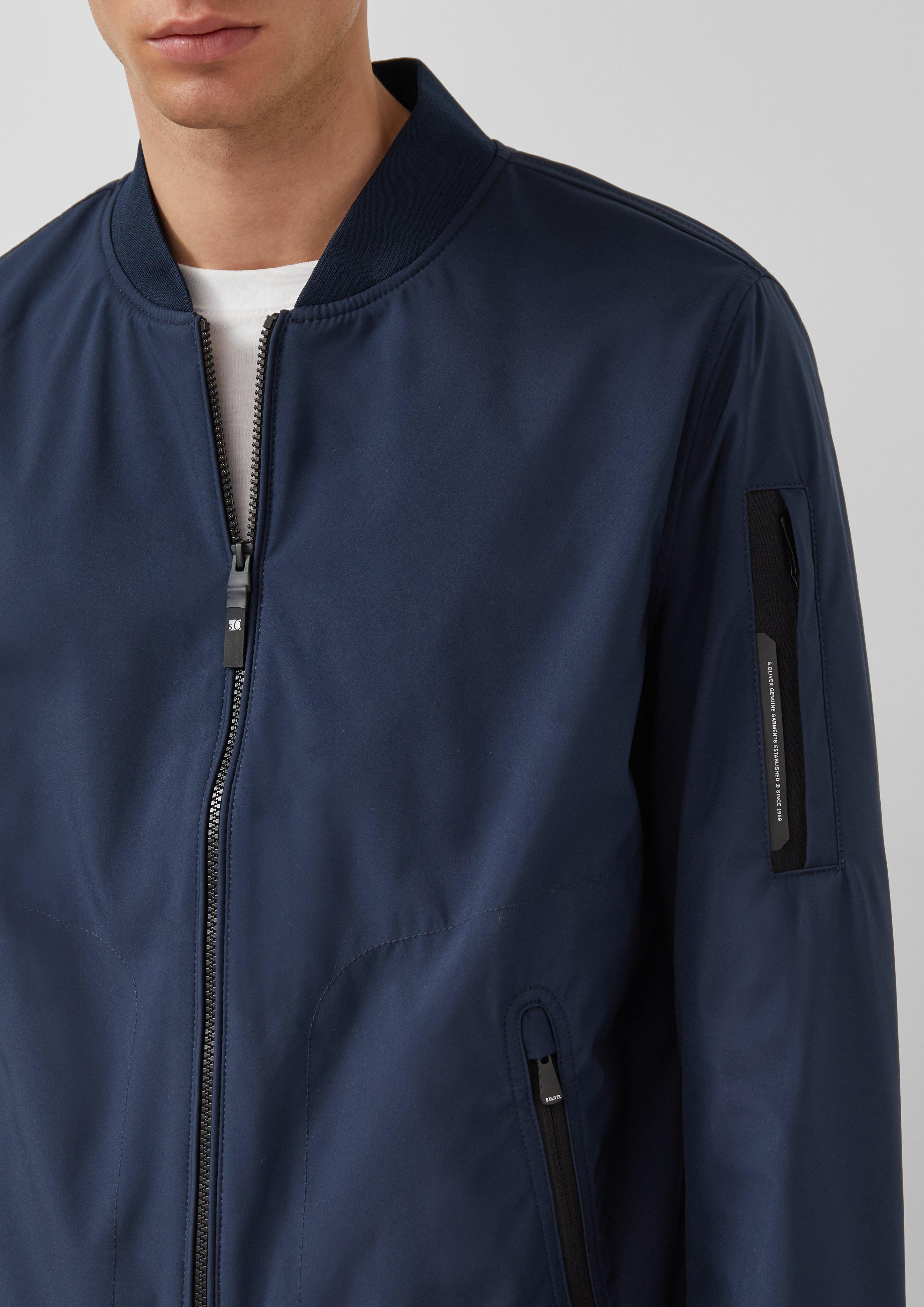 Sportive Softshelljacke mit Bomberkragen