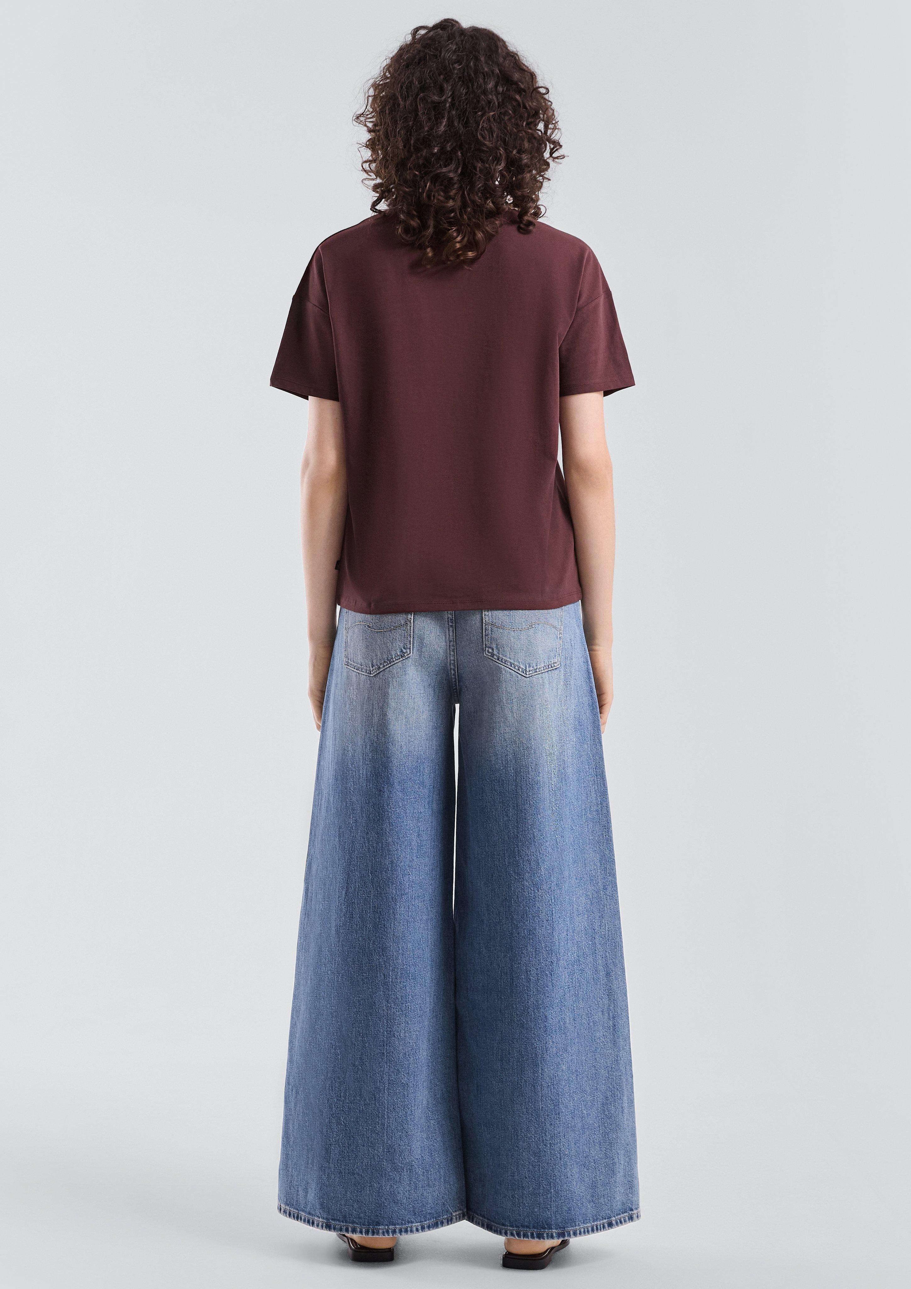 T-shirt in 49D1 & 02D0