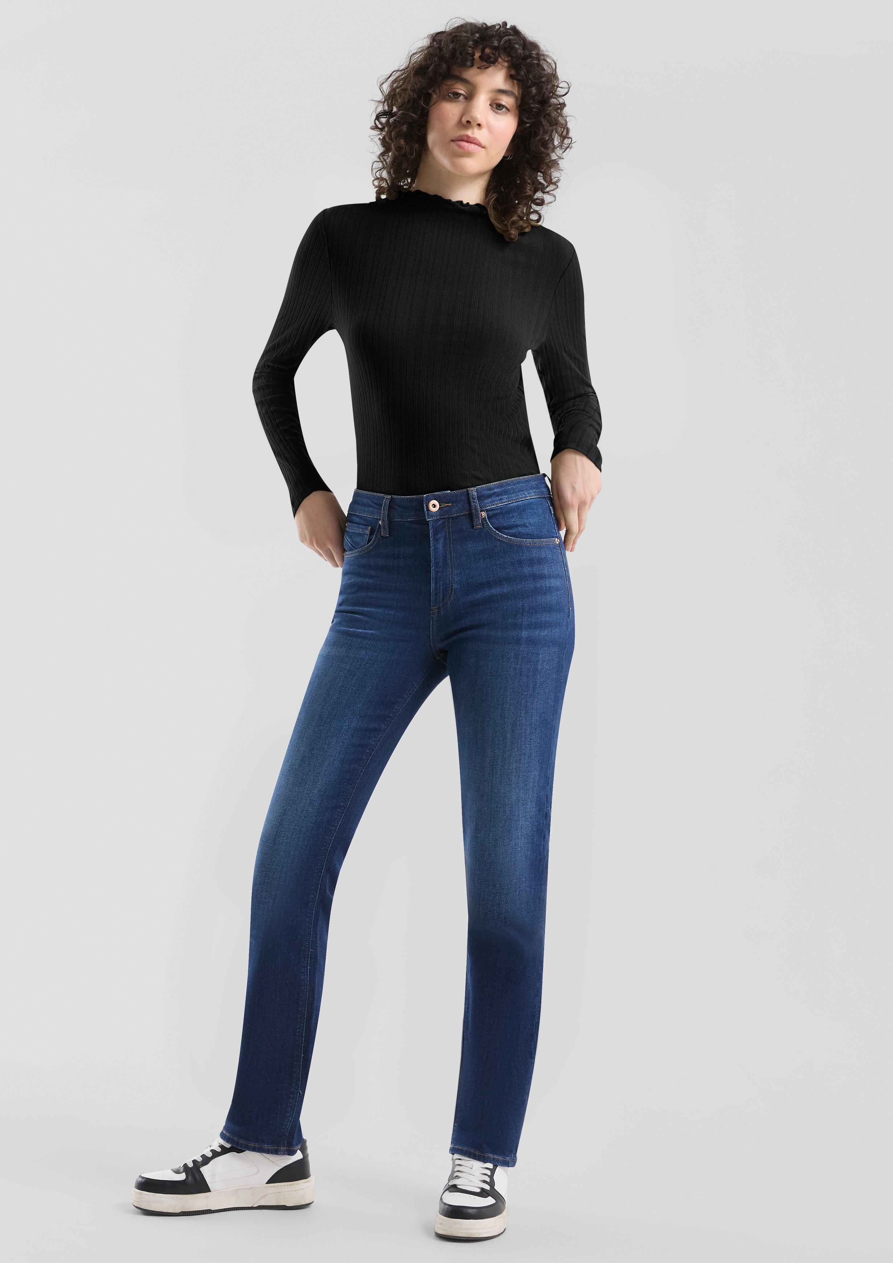 T-shirt in 9999, 4925 & 0200