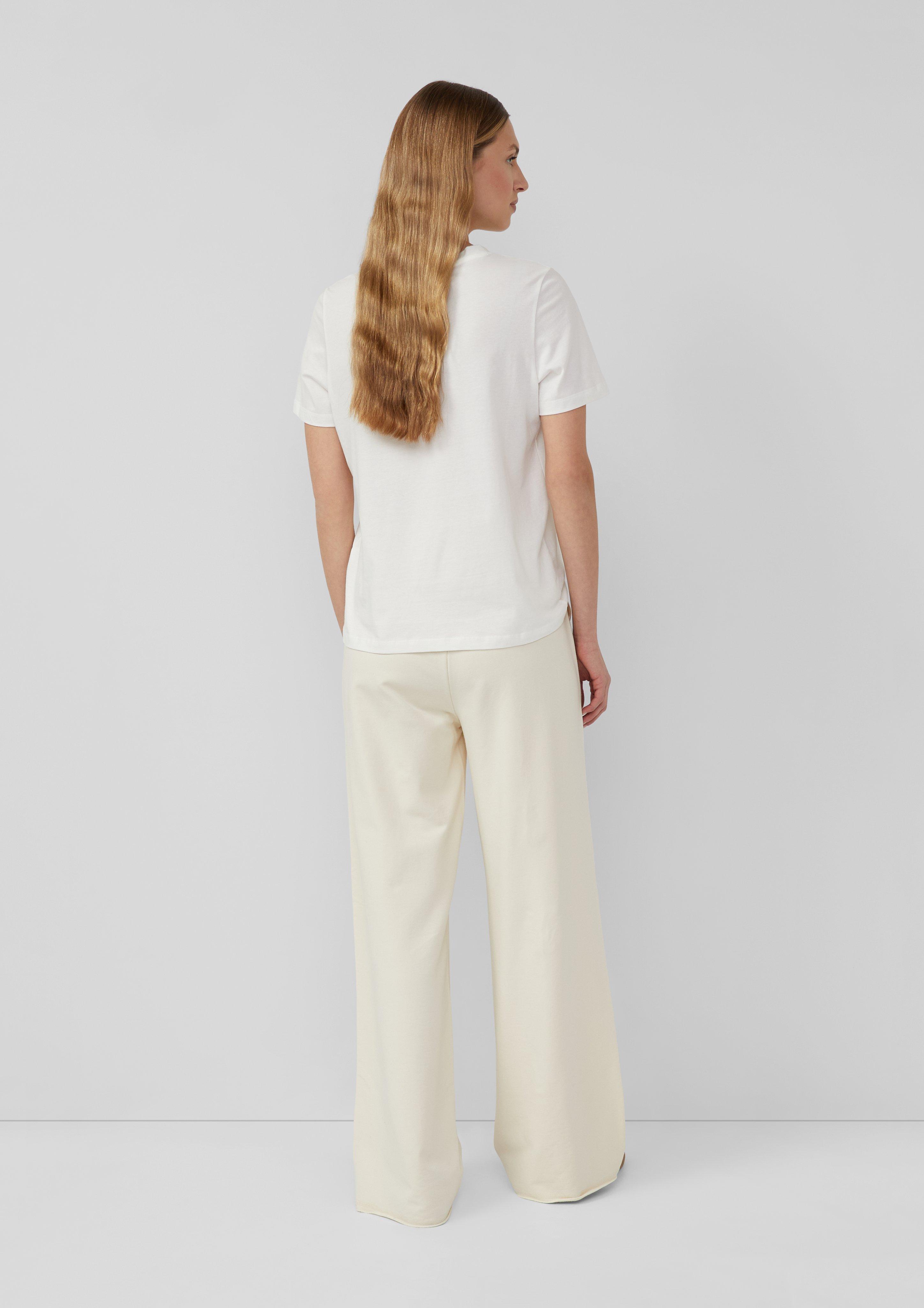 T-Shirt in 02D0 & 99D0