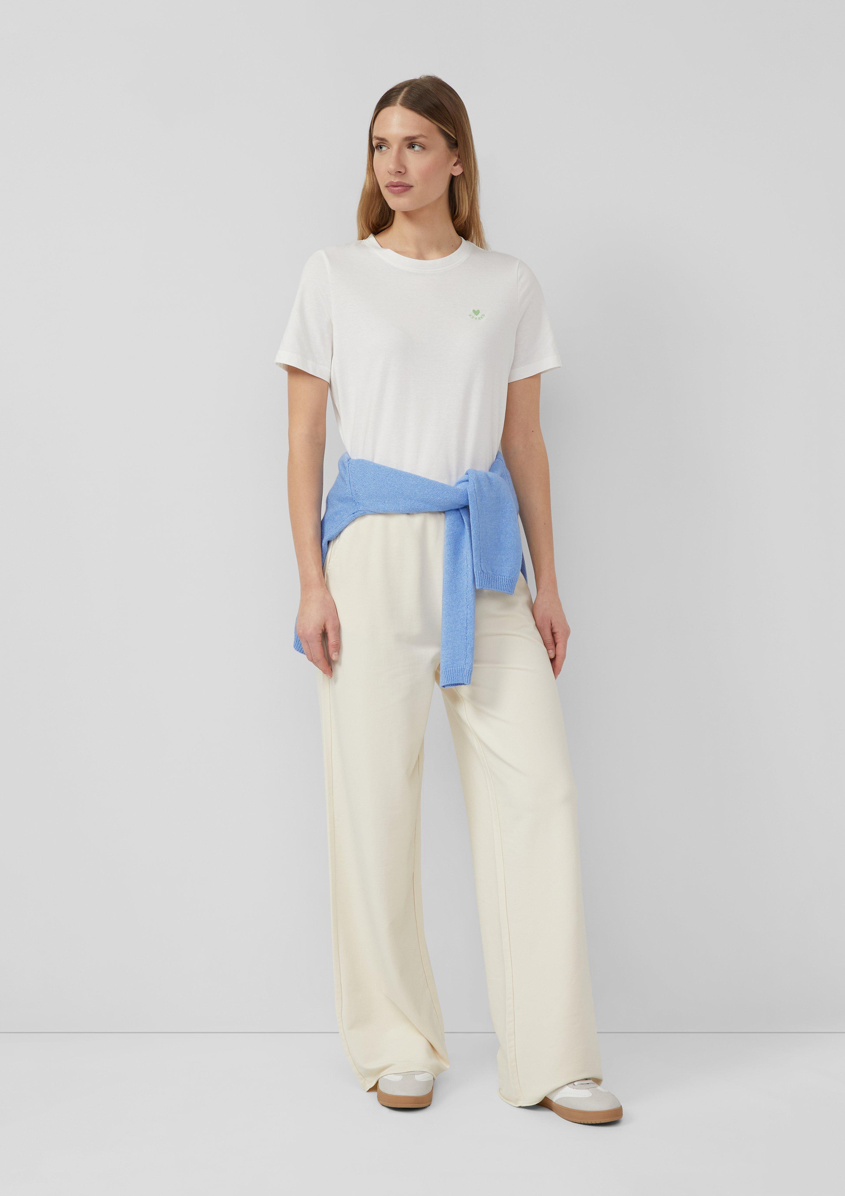 T-Shirt in 02D0 & 99D0