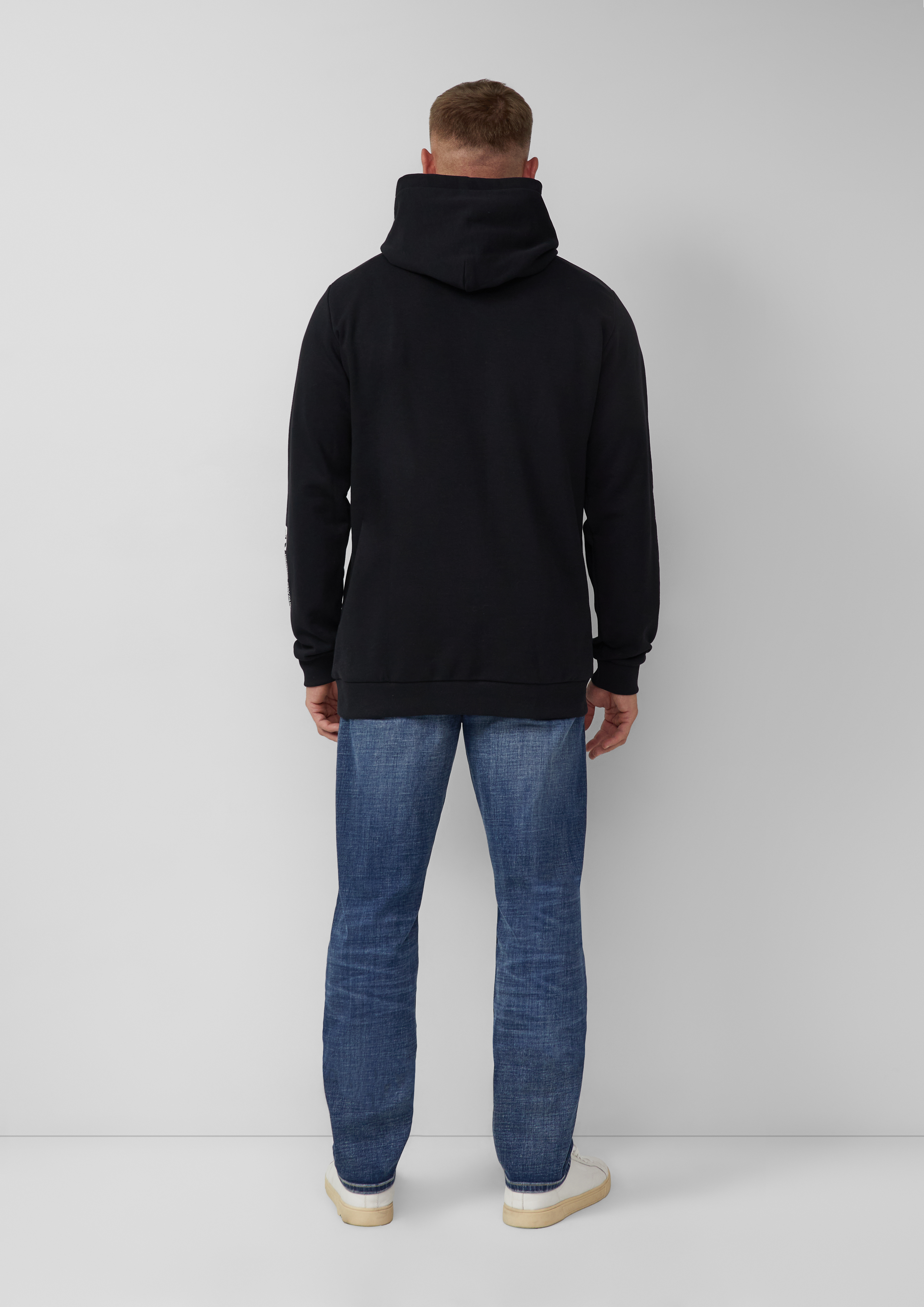 Sweatshirt in 99D3, 36D3 & 53D1