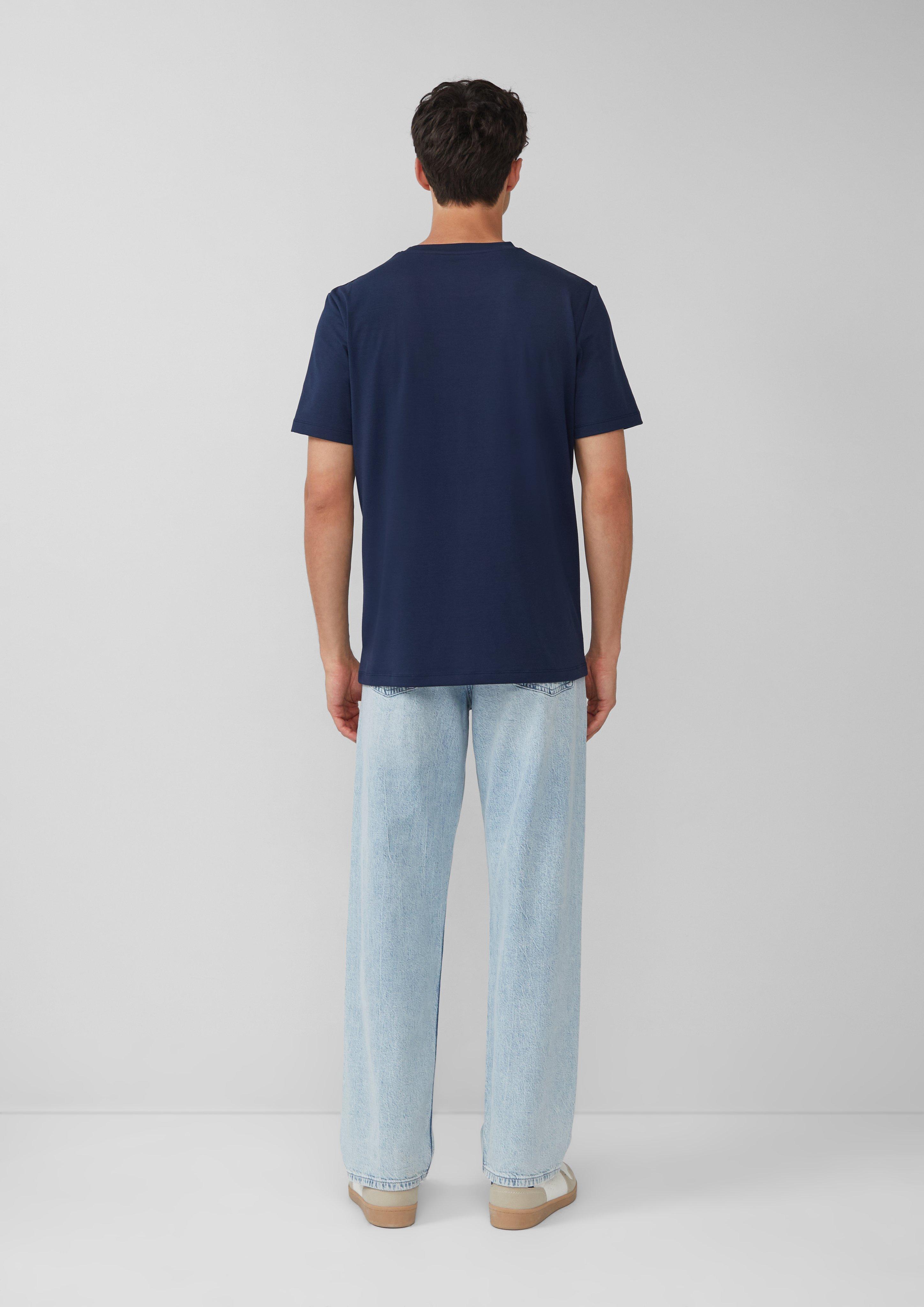 T-shirt in 5852, 0100, 0330, 9999, 9467 & 6540