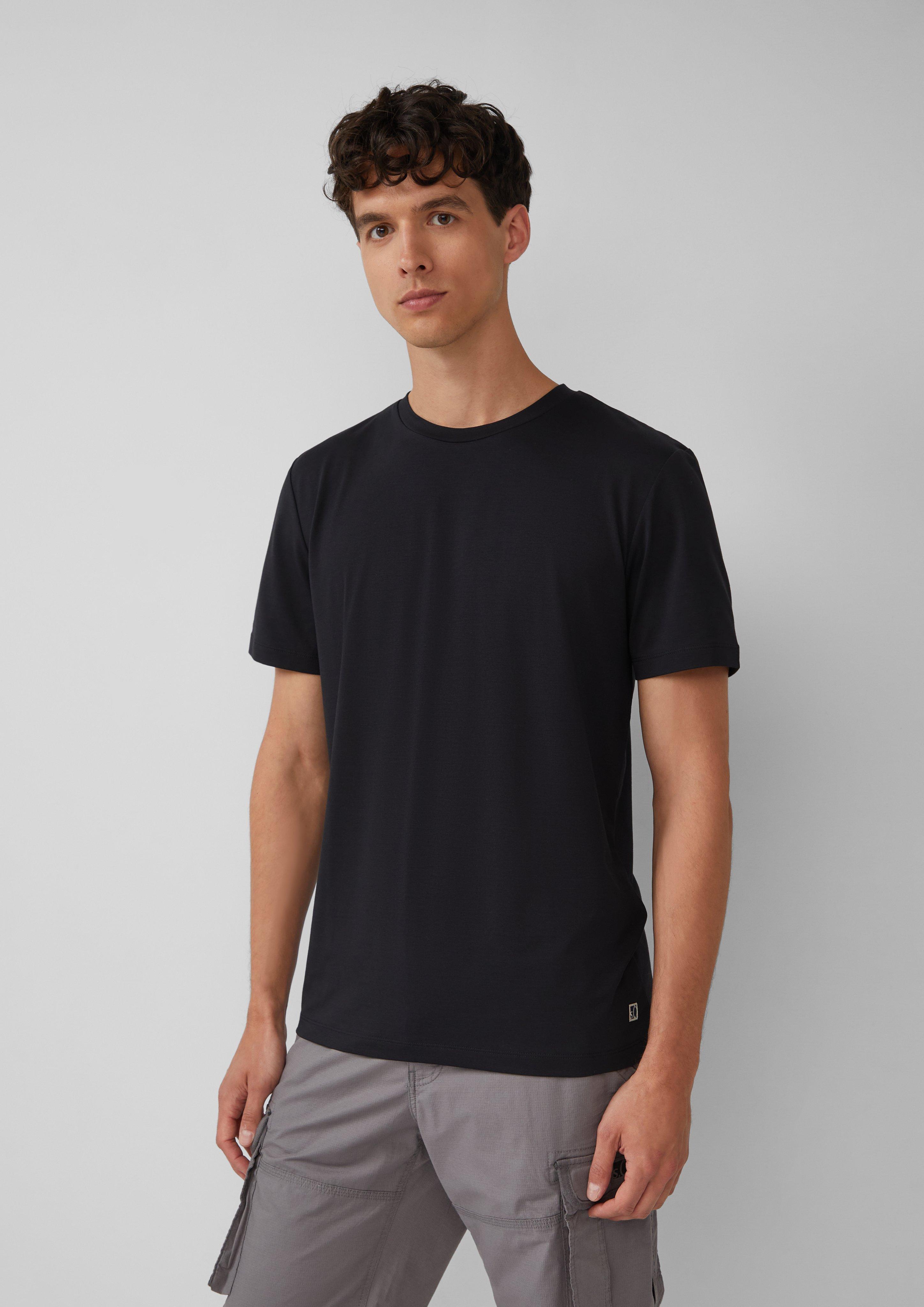 T-shirt in 9999, 0100, 0330, 5852, 9467 & 6540