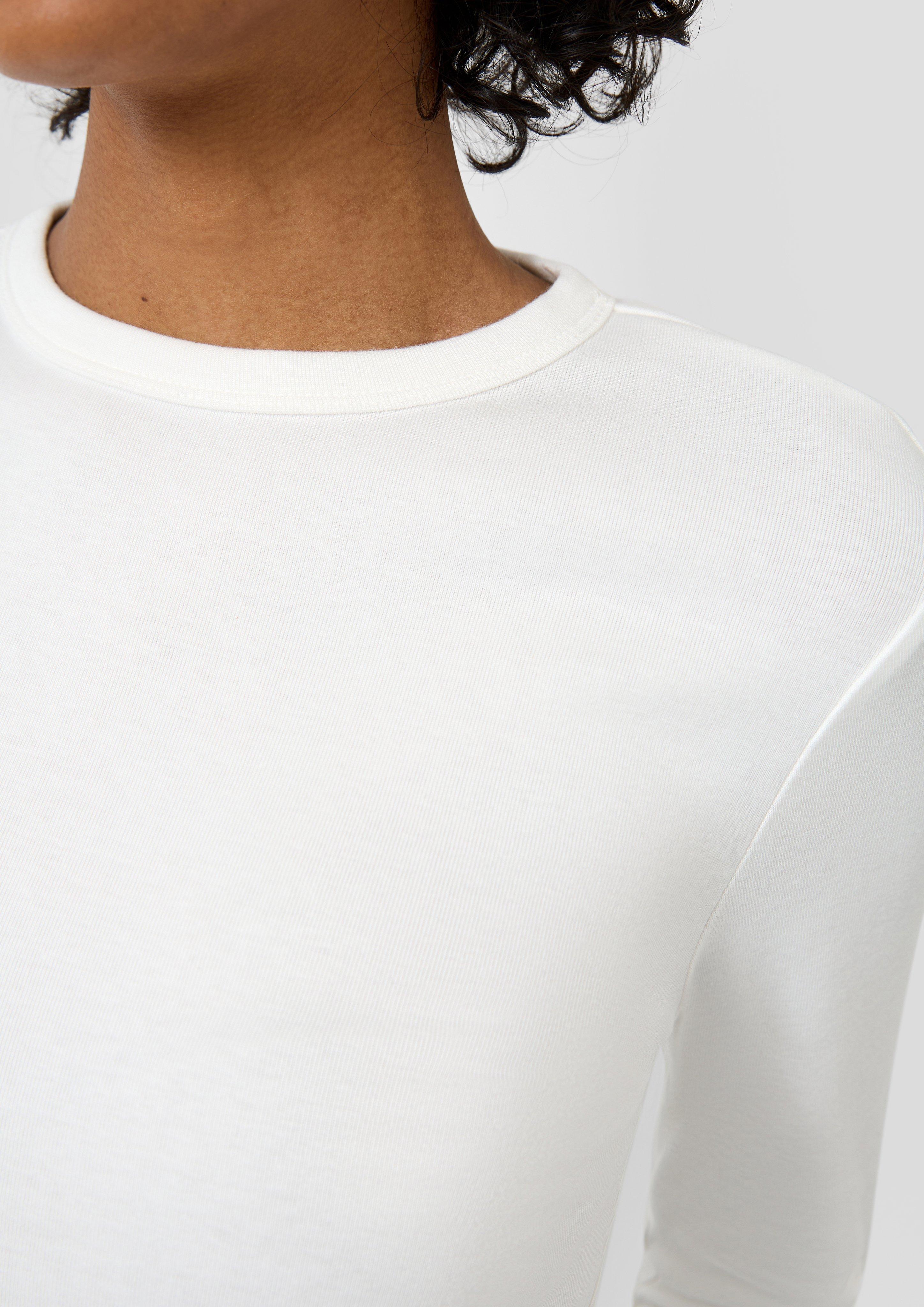 T-shirt in 0200, 5820 & 4672