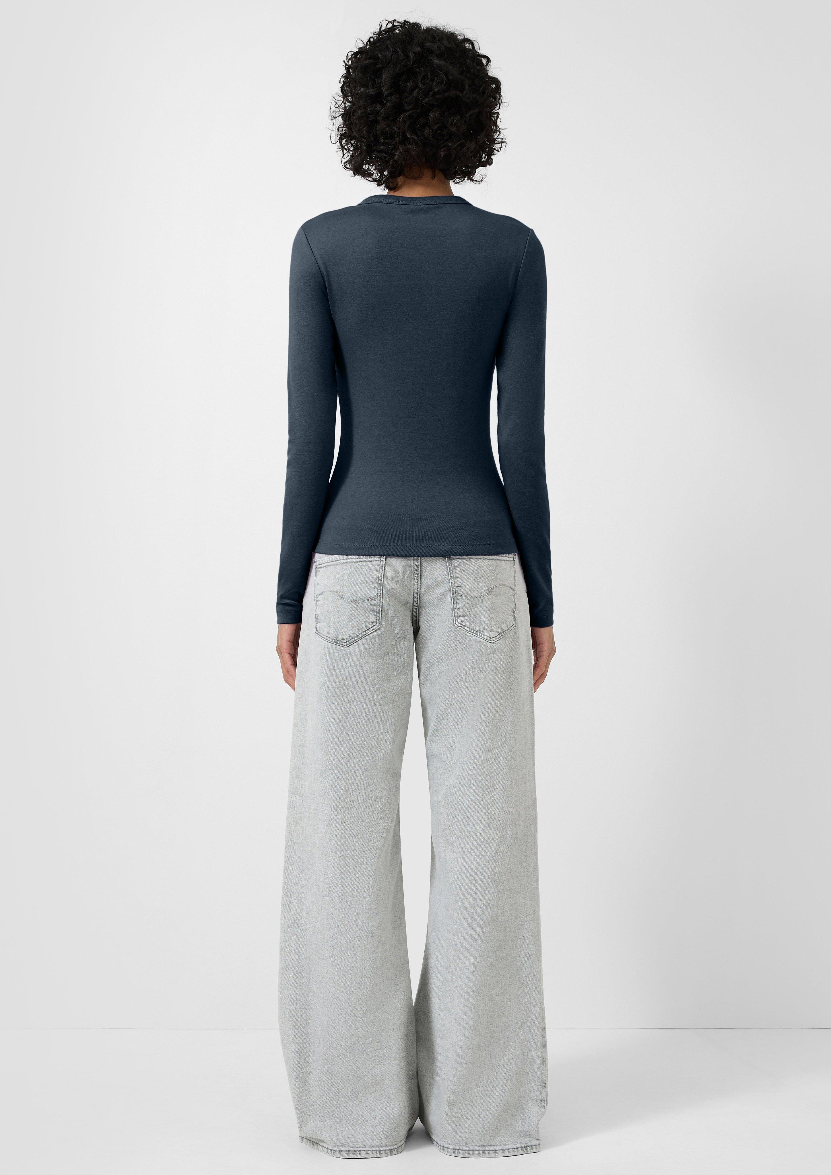 T-shirt in 5820, 4672 & 0200