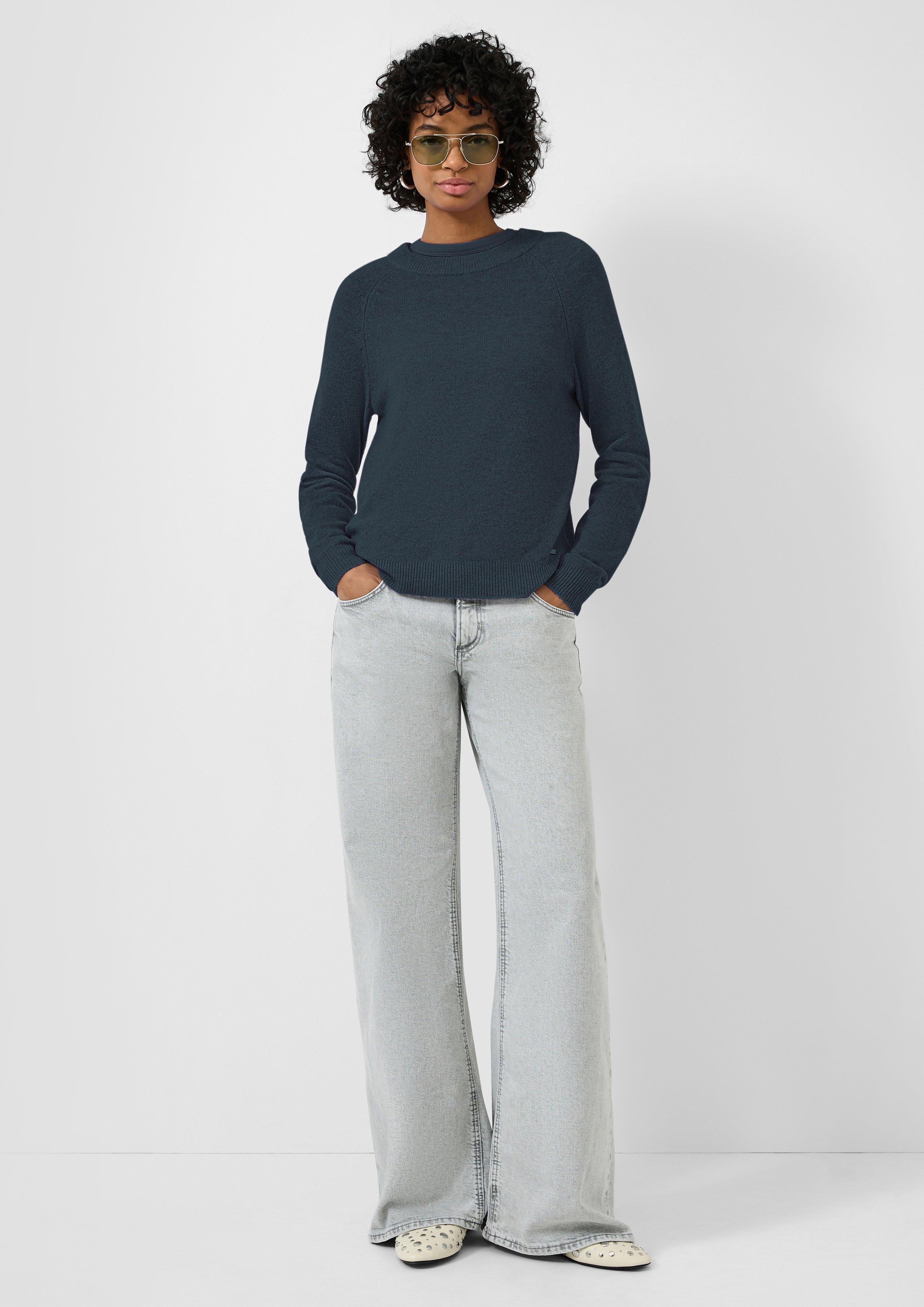 T-shirt in 5820, 4672 & 0200