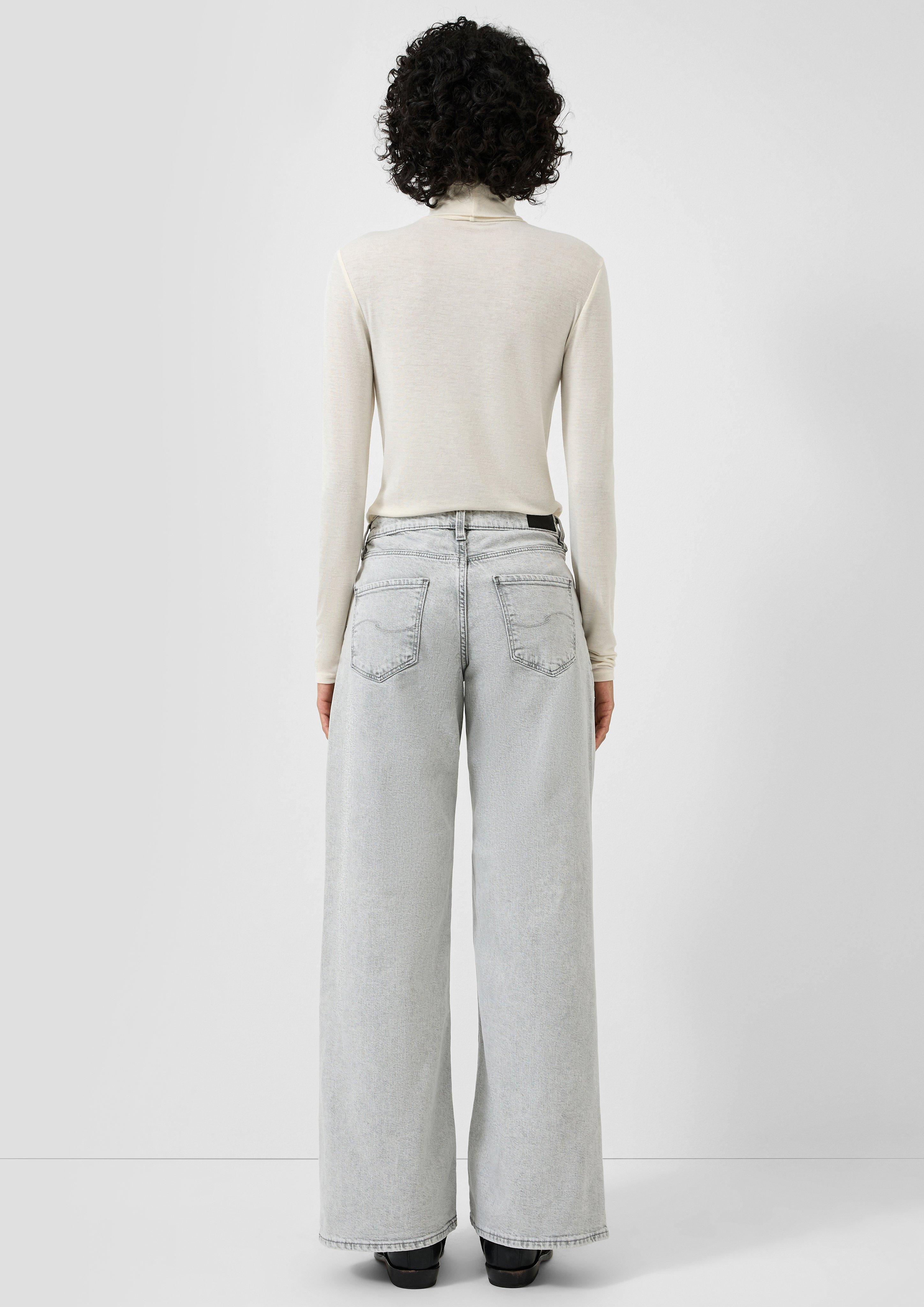 T-shirt in 0200, 9400 & 5820