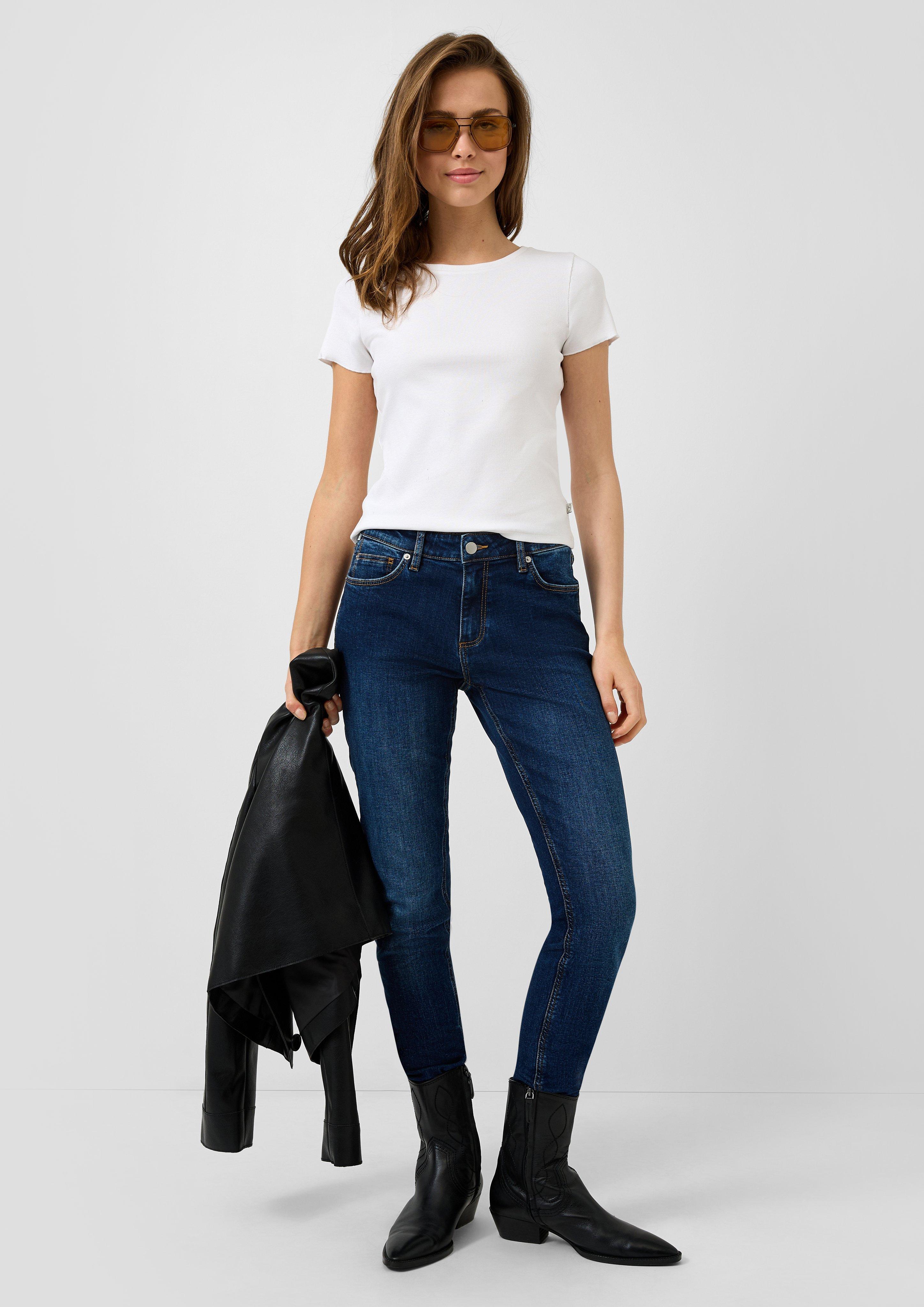 T-Shirt in 0100, 4143, 6147 & 9999