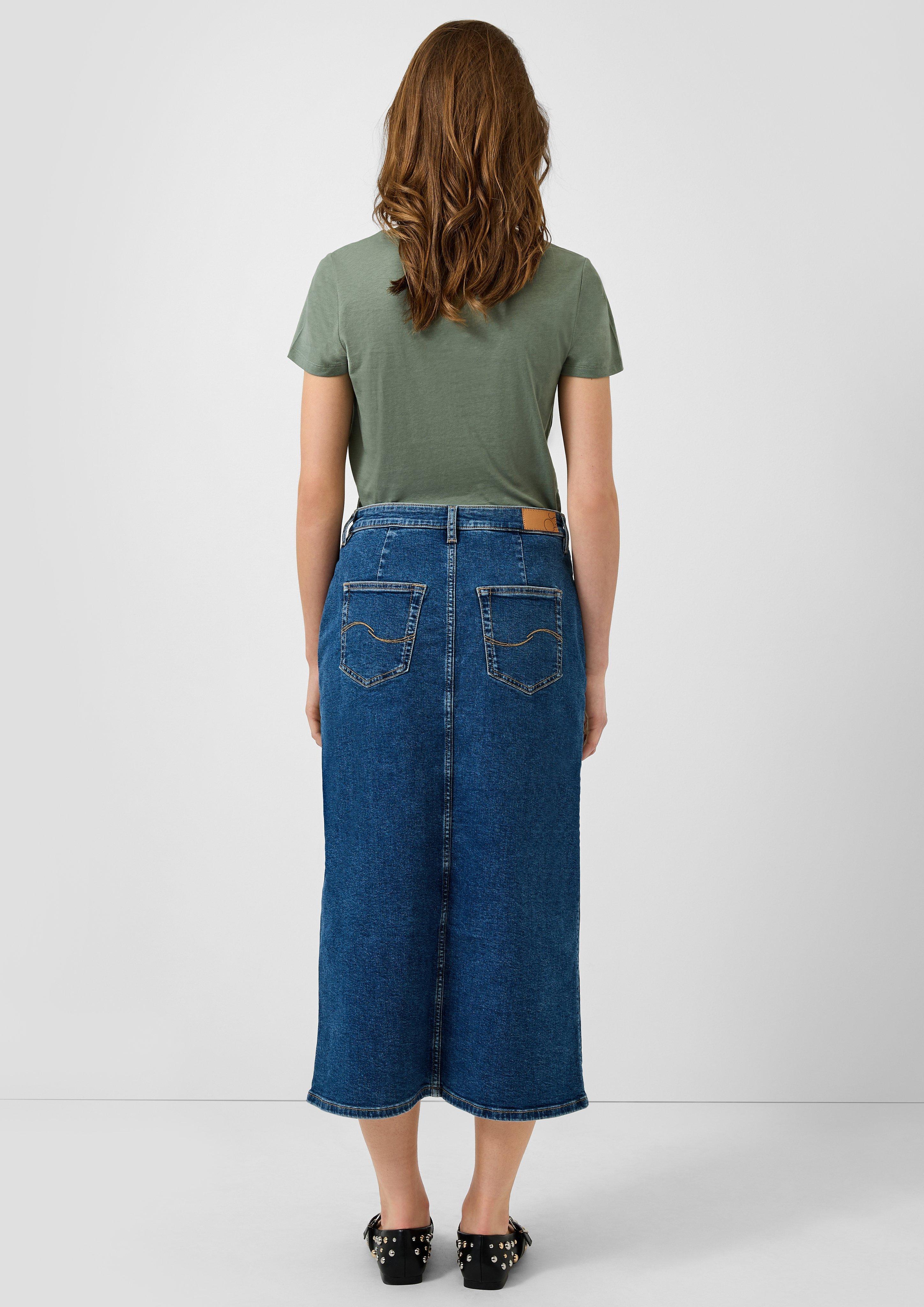 T-shirt in 7927, 9999, 6147 & 0100