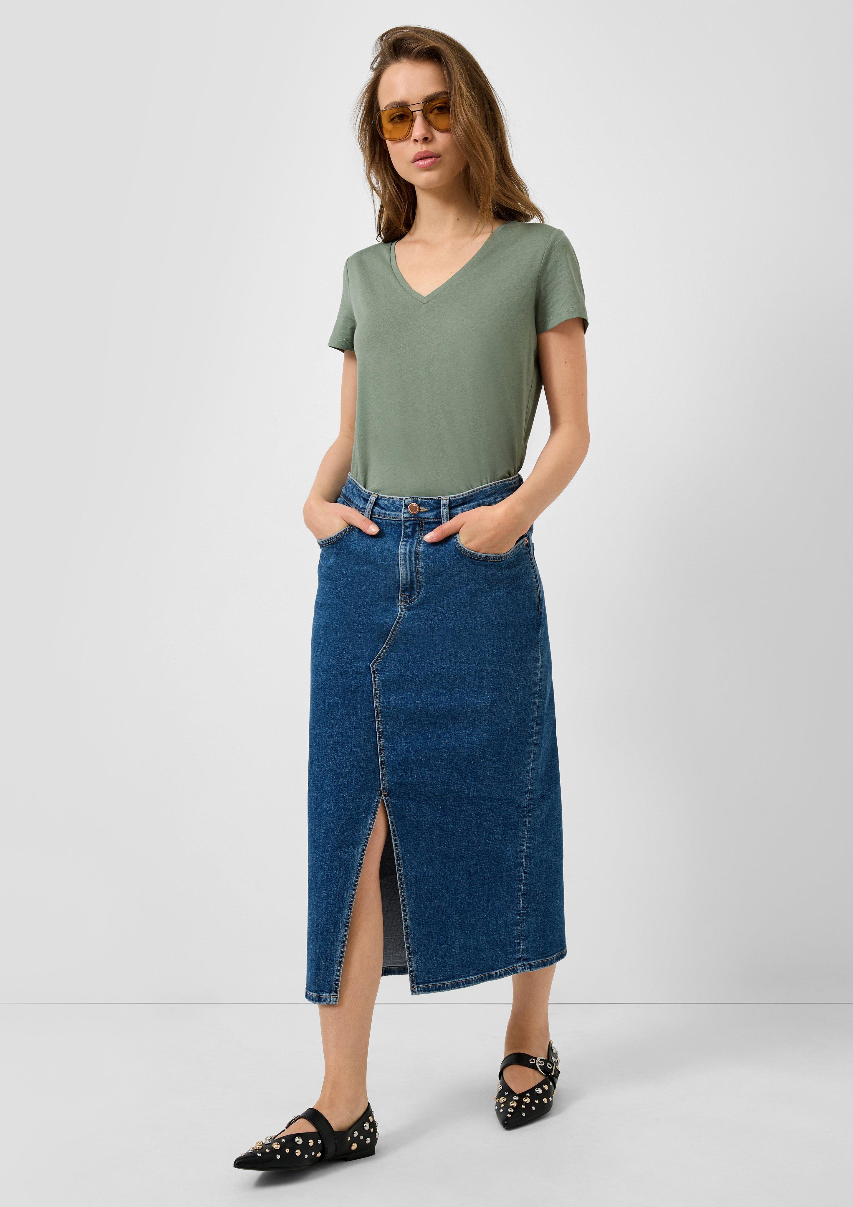 T-shirt in 7927, 9999, 6147 & 0100