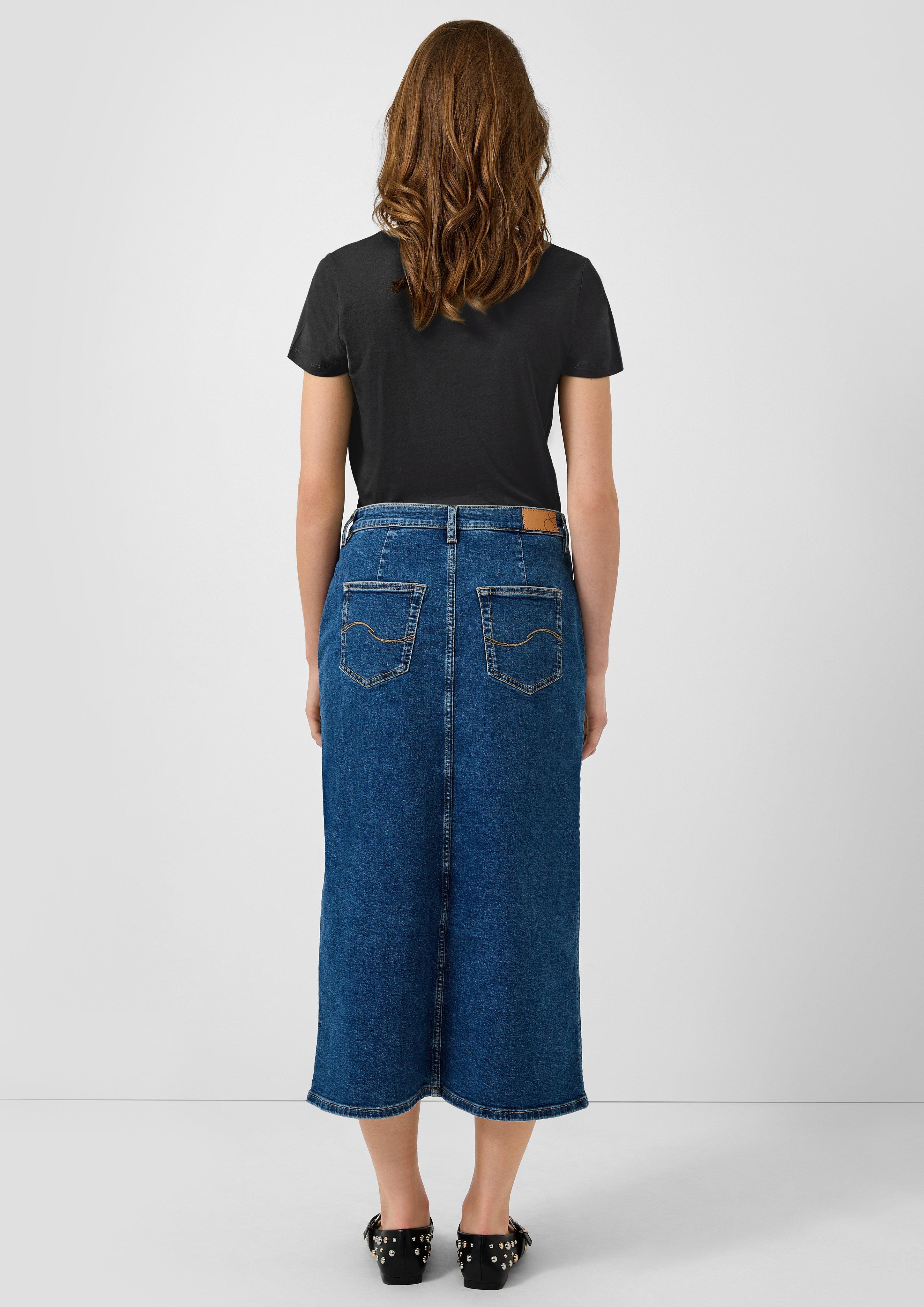 T-shirt in 9999, 6147, 7927 & 0100