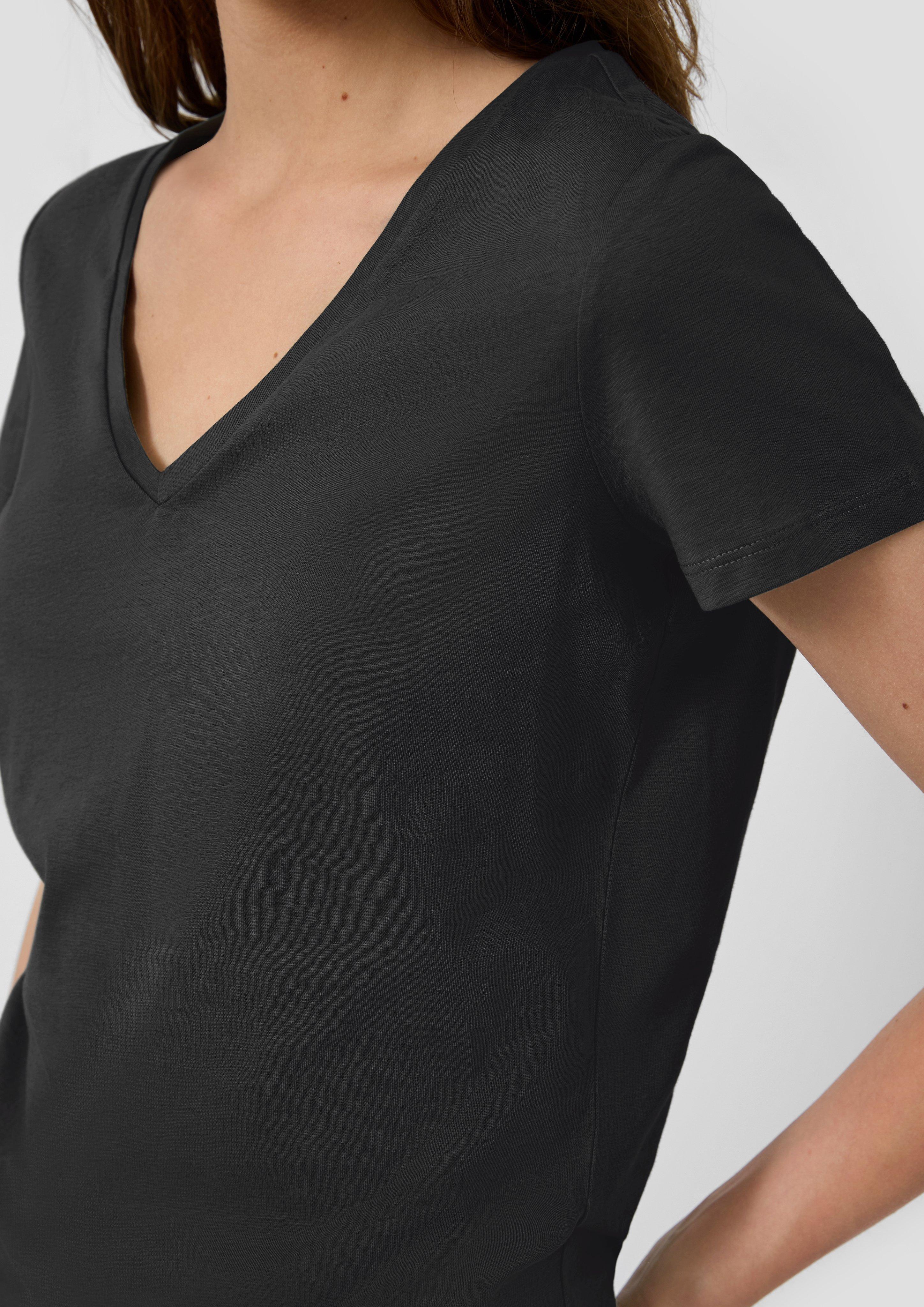 T-shirt in 9999, 6147, 7927 & 0100