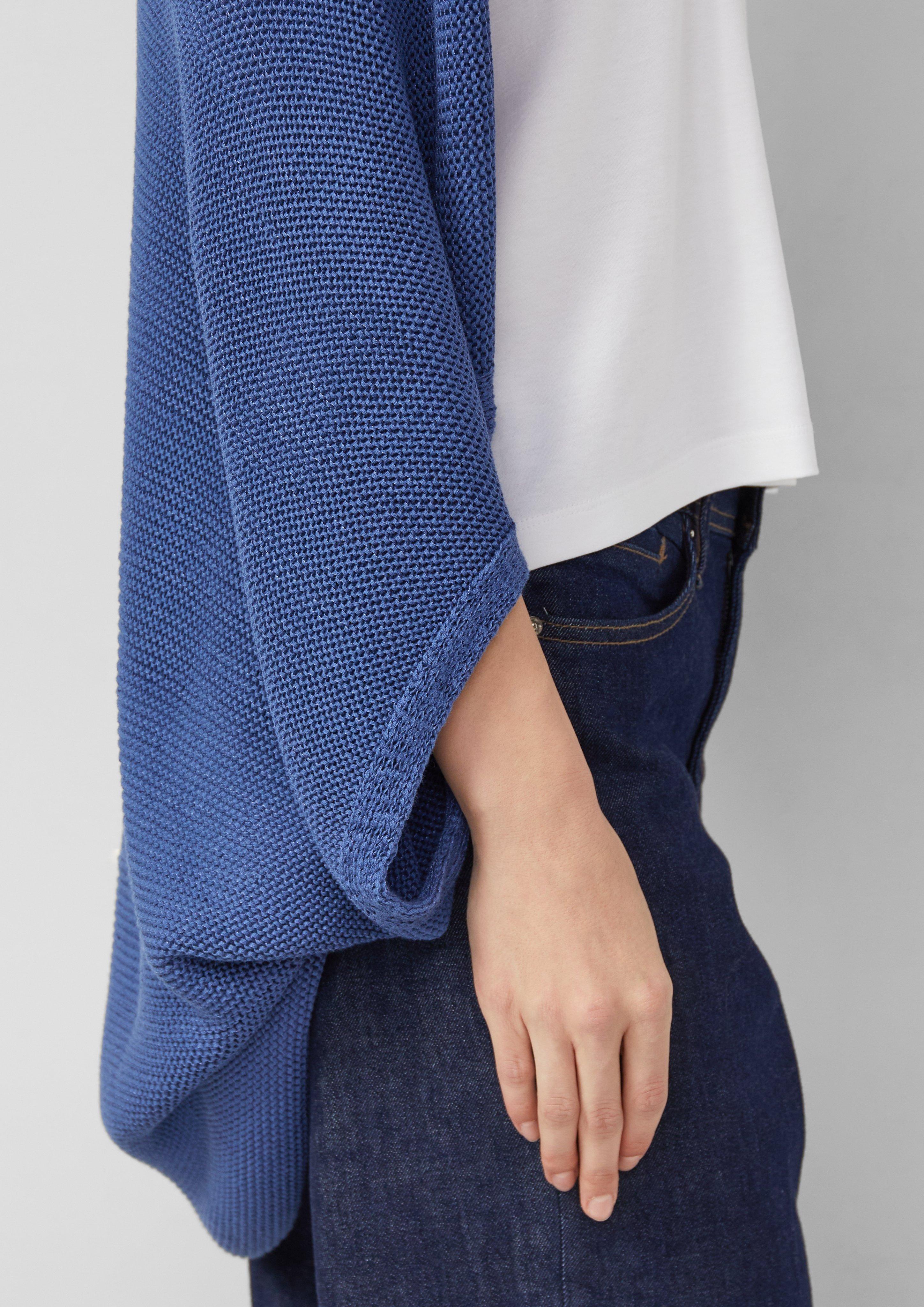 Gestrickter Poncho im O-Shape