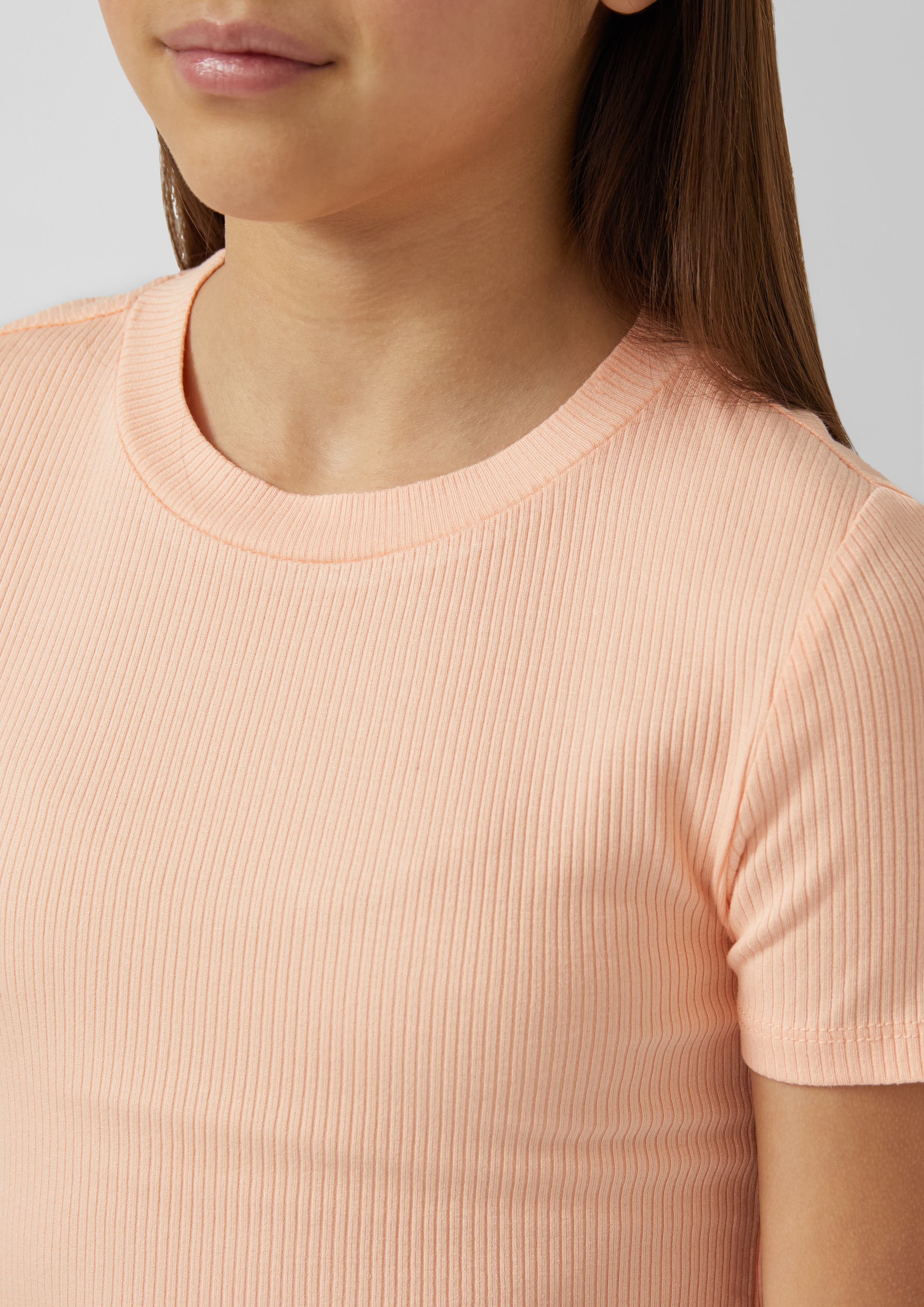 Geripptes T-Shirt aus Viskosemix im Slim Fit