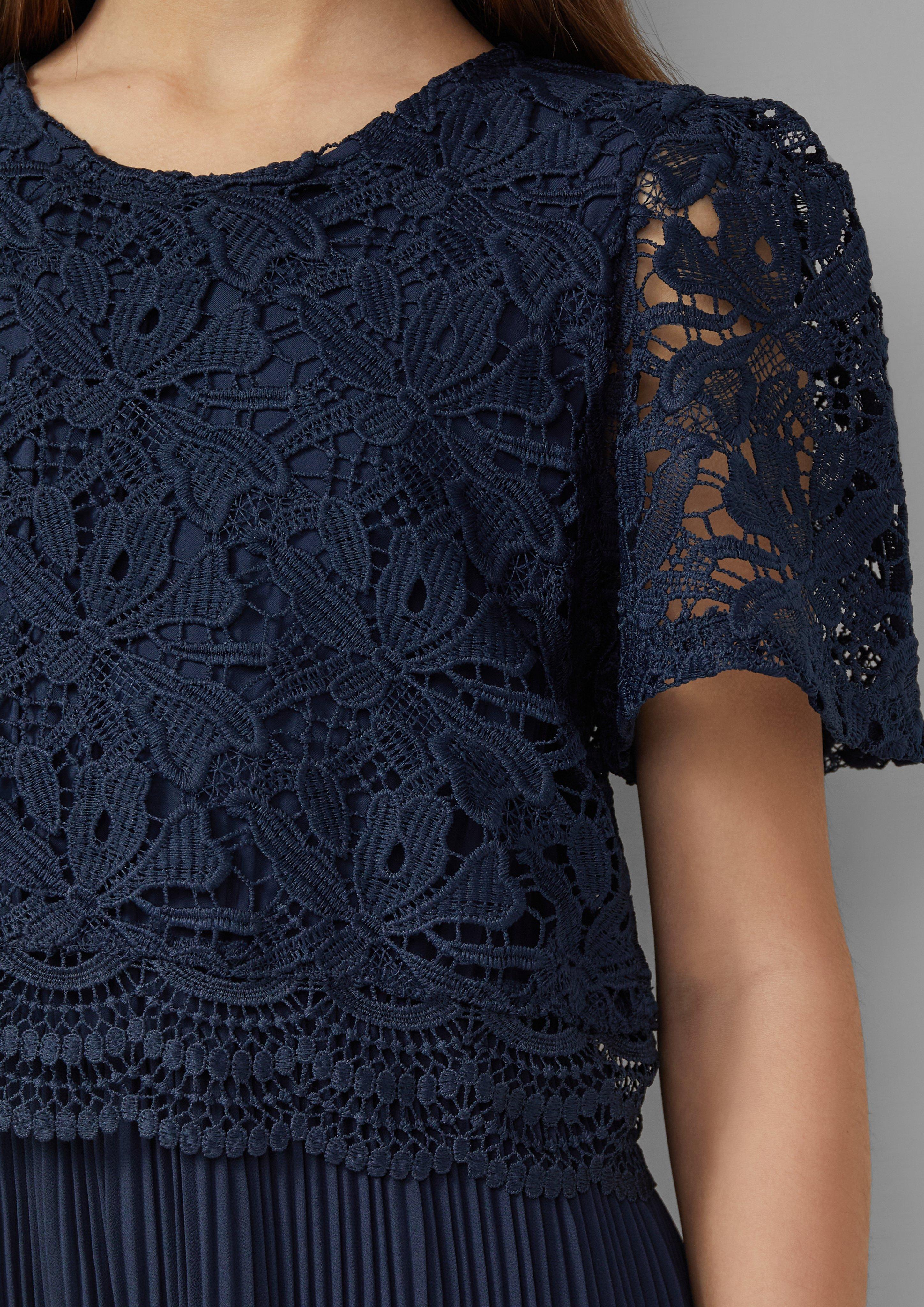 Overall mit Spitze und Plissee