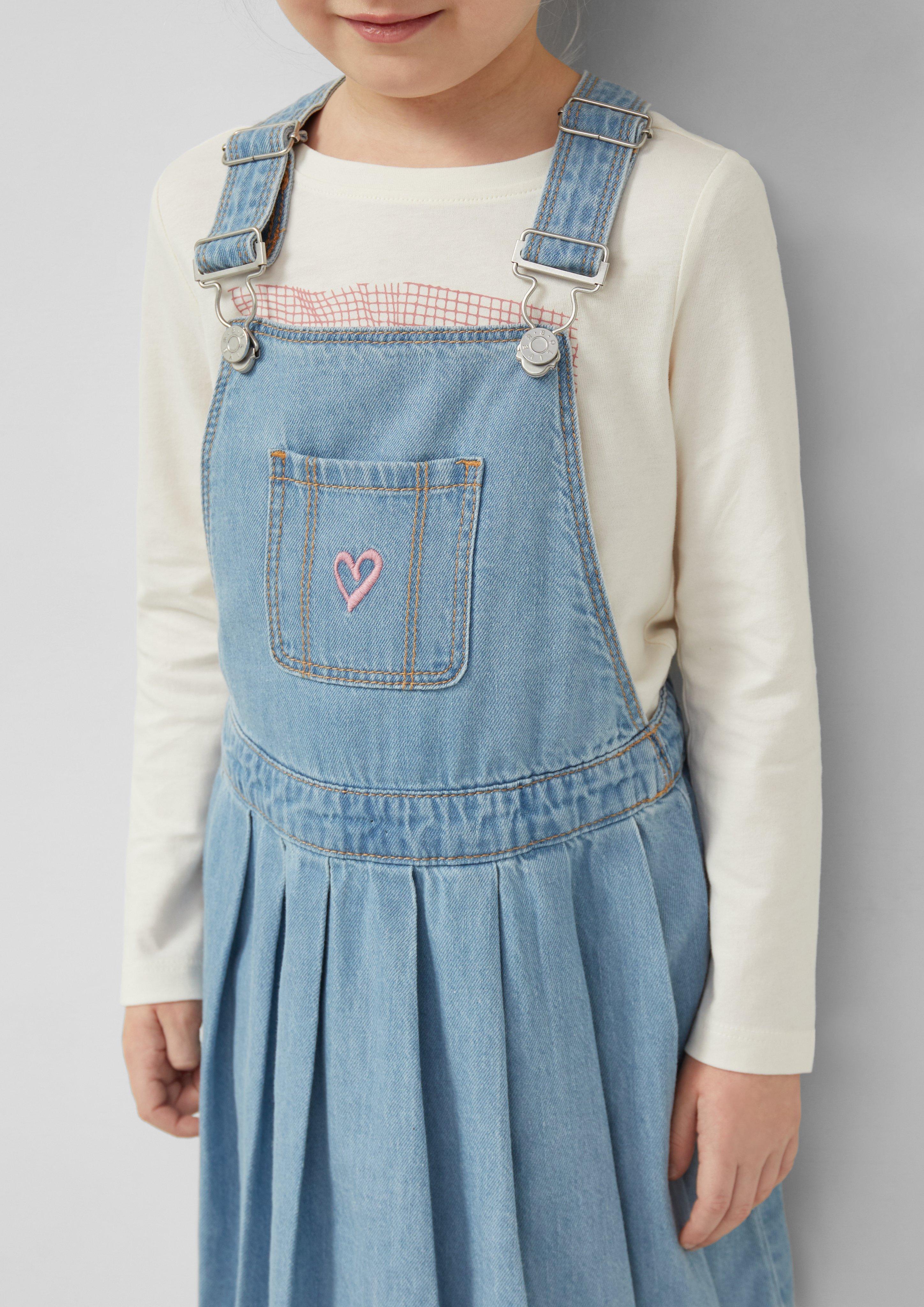 Latzrock mit Stickerei