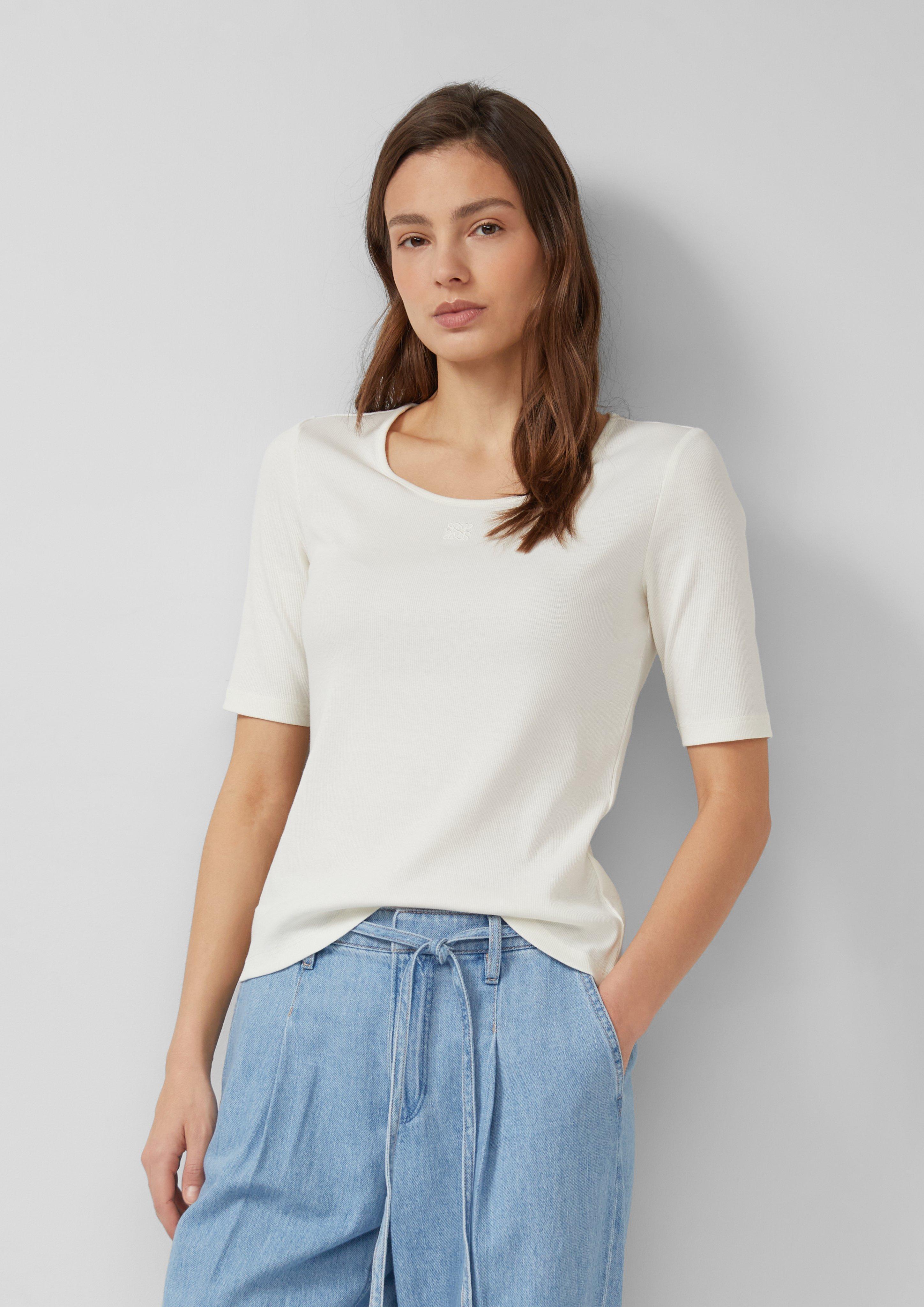 Thumbnail - Geripptes T-Shirt im Slim Fit mit Stickerei