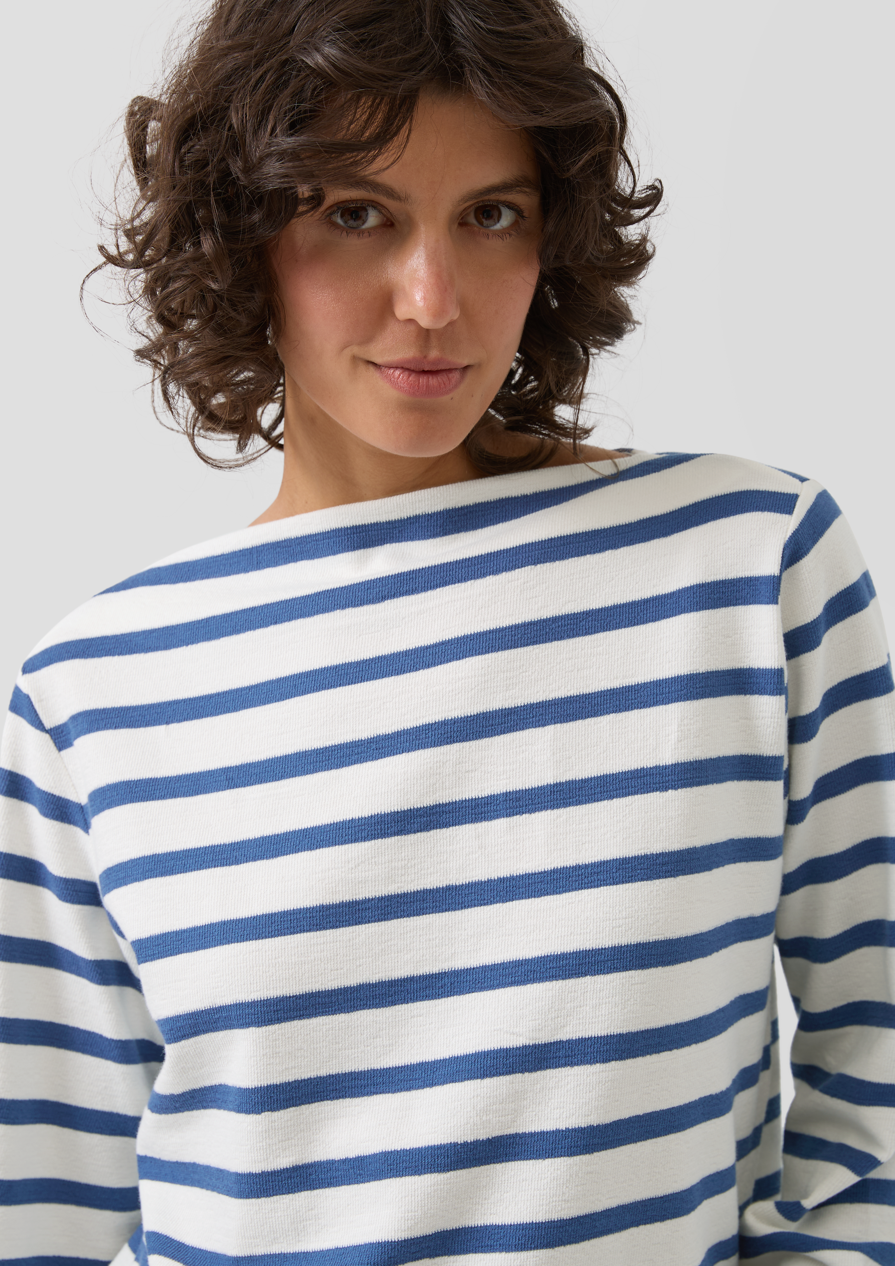 Sweatshirt in 55G2, 10G2 & 72G2