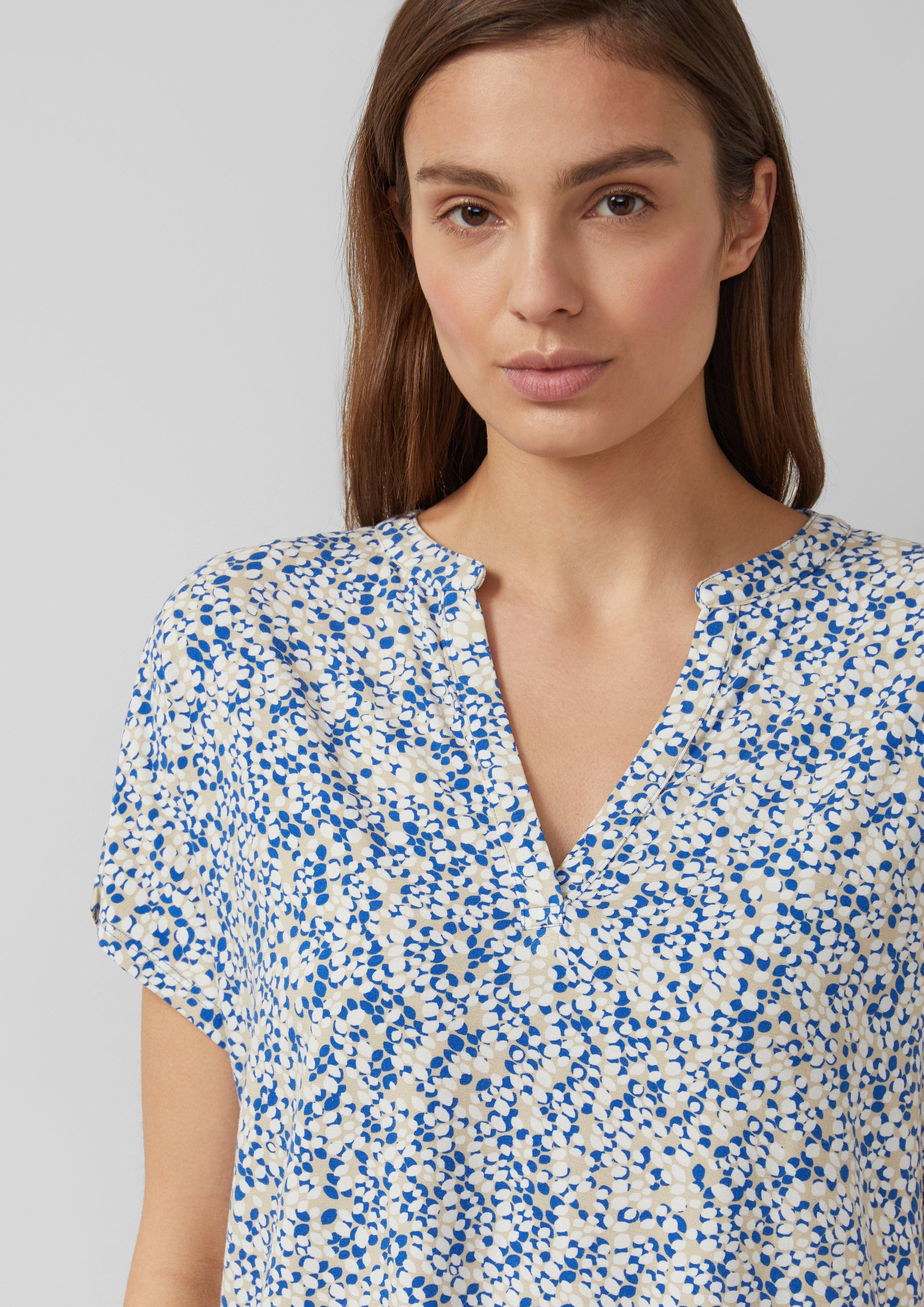 T-Shirt in 56B0, 79A2 & 56A2