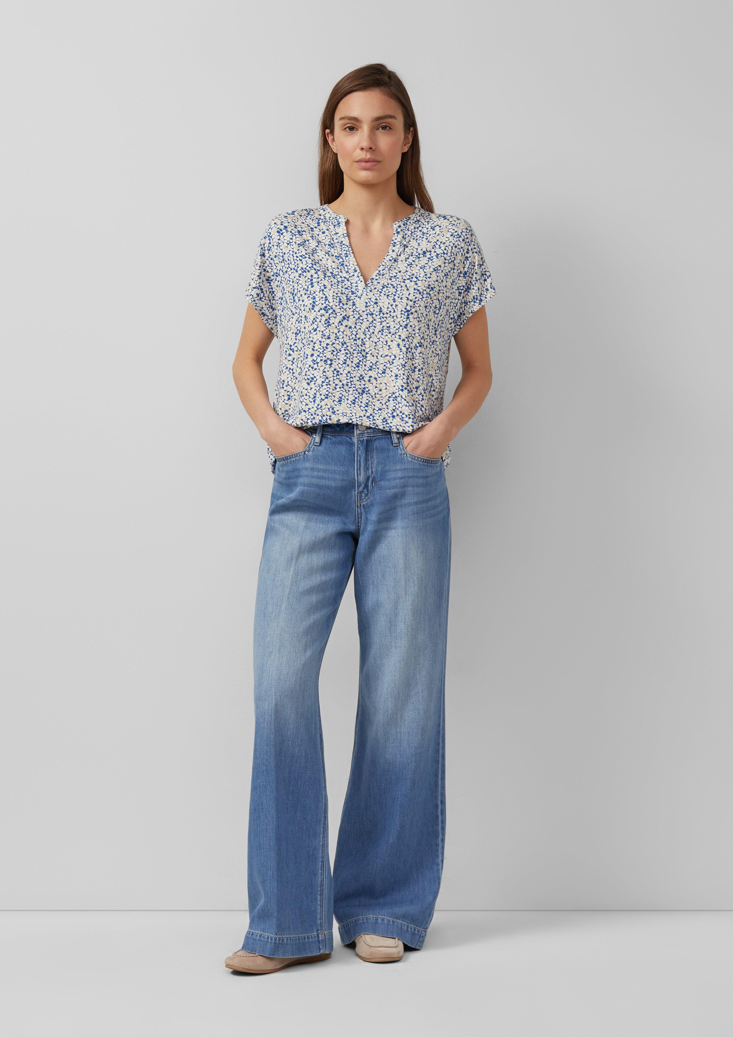 T-Shirt in 56B0, 79A2 & 56A2