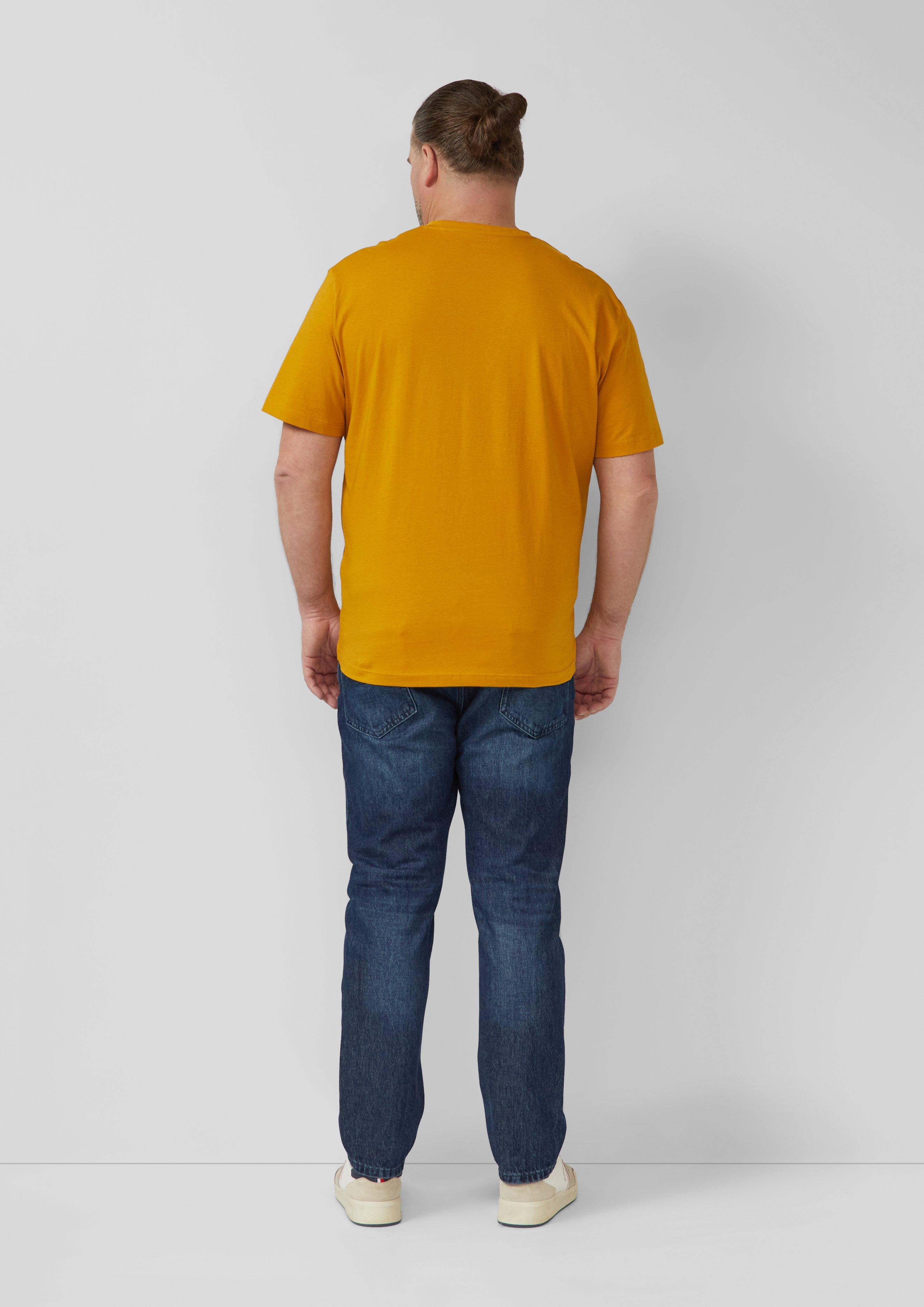 T-shirt in 1622, 5978, 6244, 7983, 9999 & 0100