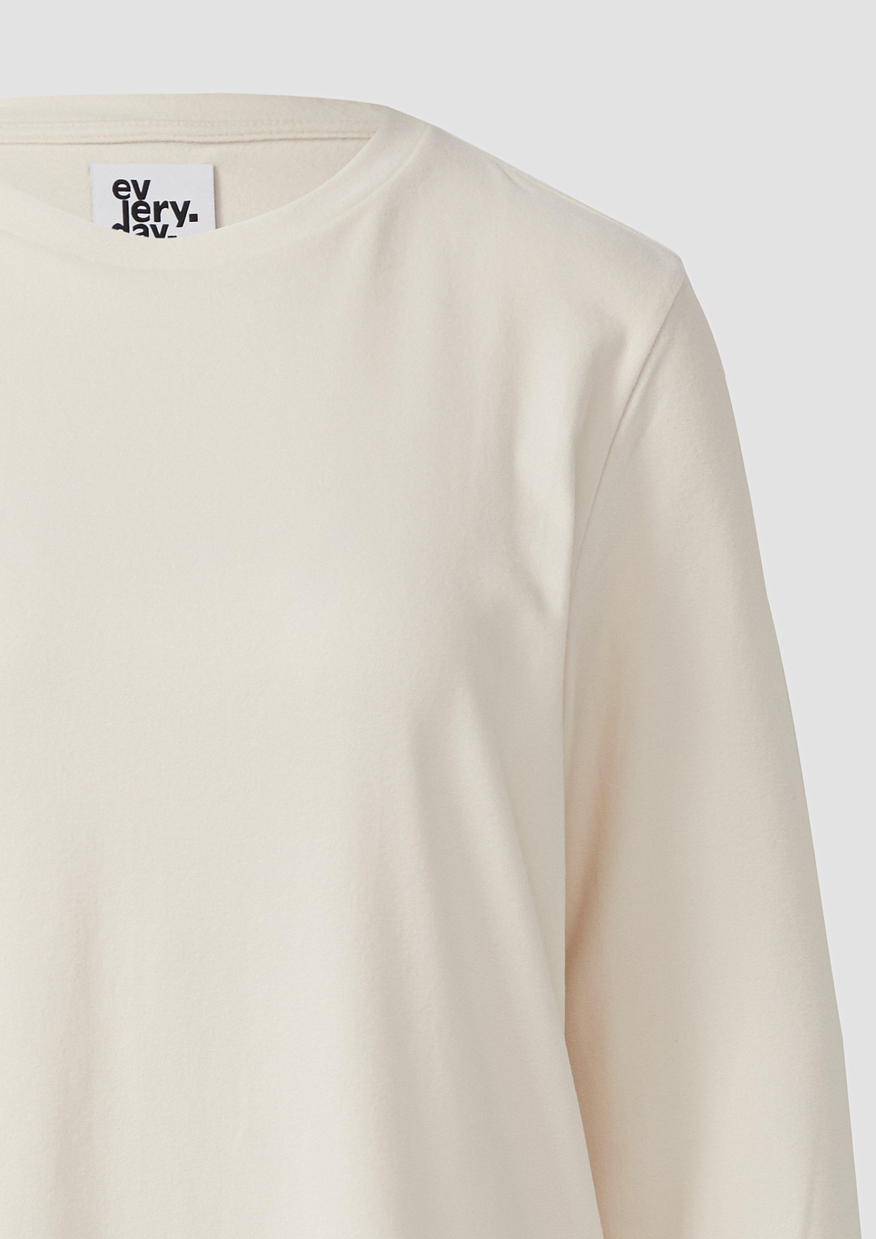 T-shirt in 0805, 3902, 9400, 9999, 7926 & 5959