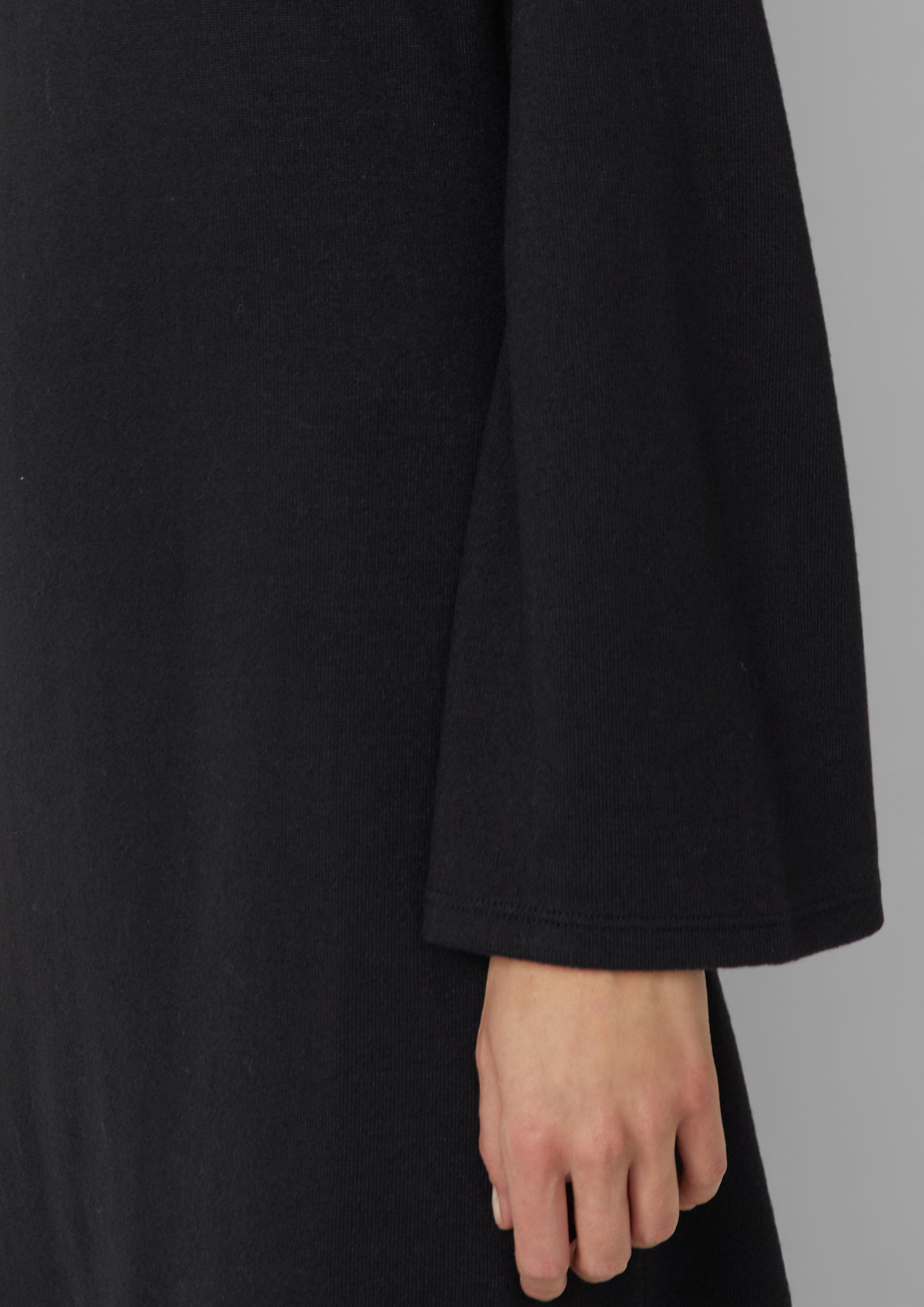 Robe in 9999, 81W9, 97W3 & 3902