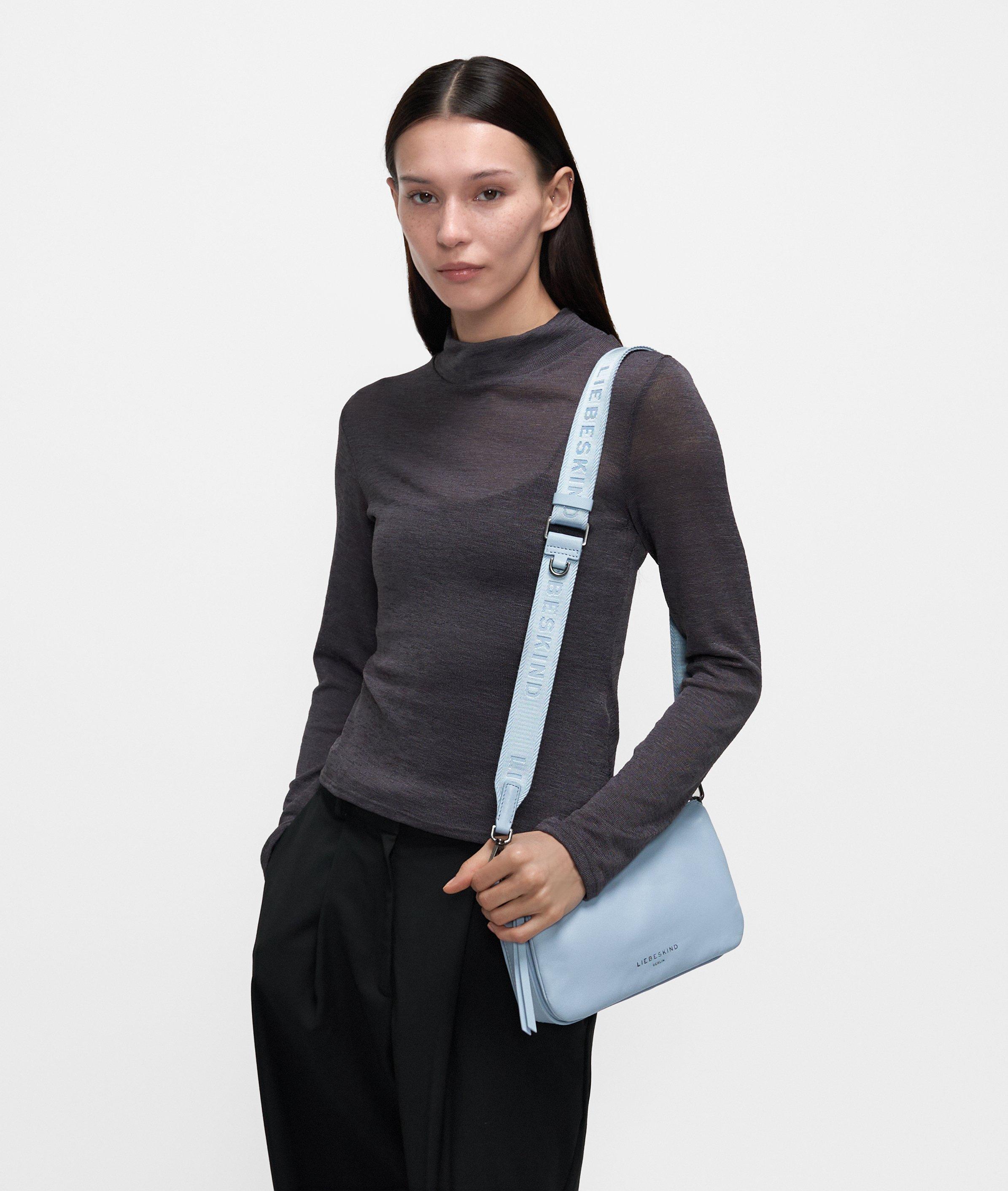 Shoulder strap with logo in blue, brown & green