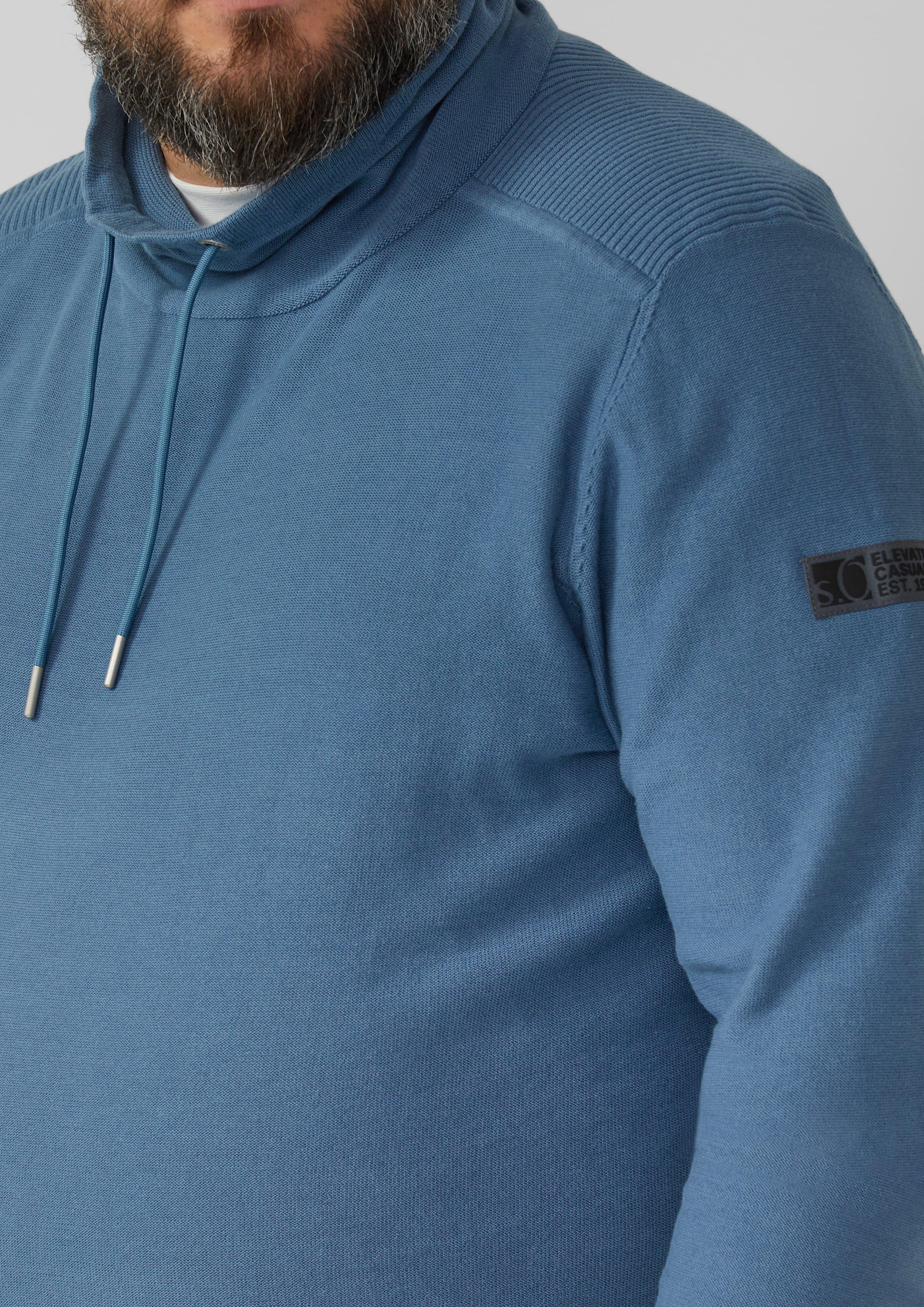 Leichter Pullover mit Snood-Kragen und Logo-Detail