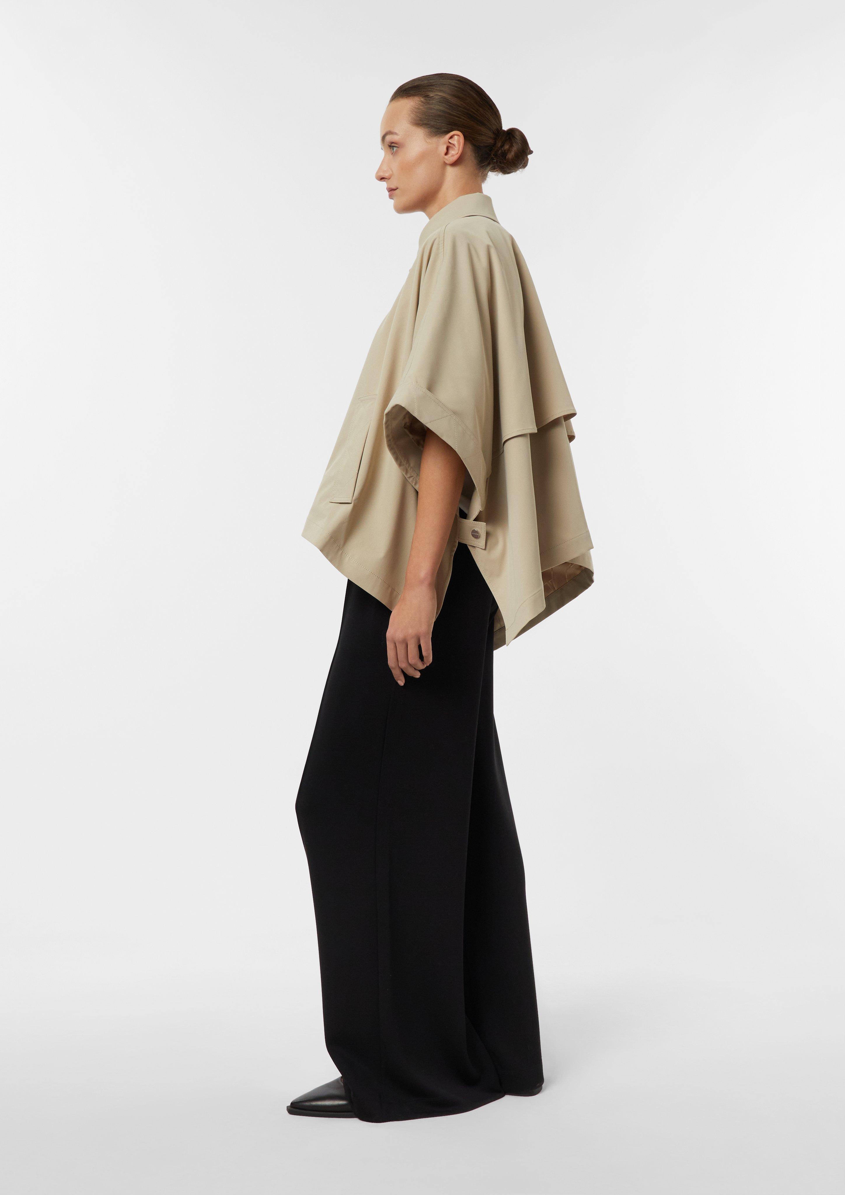Outdoor cape in 