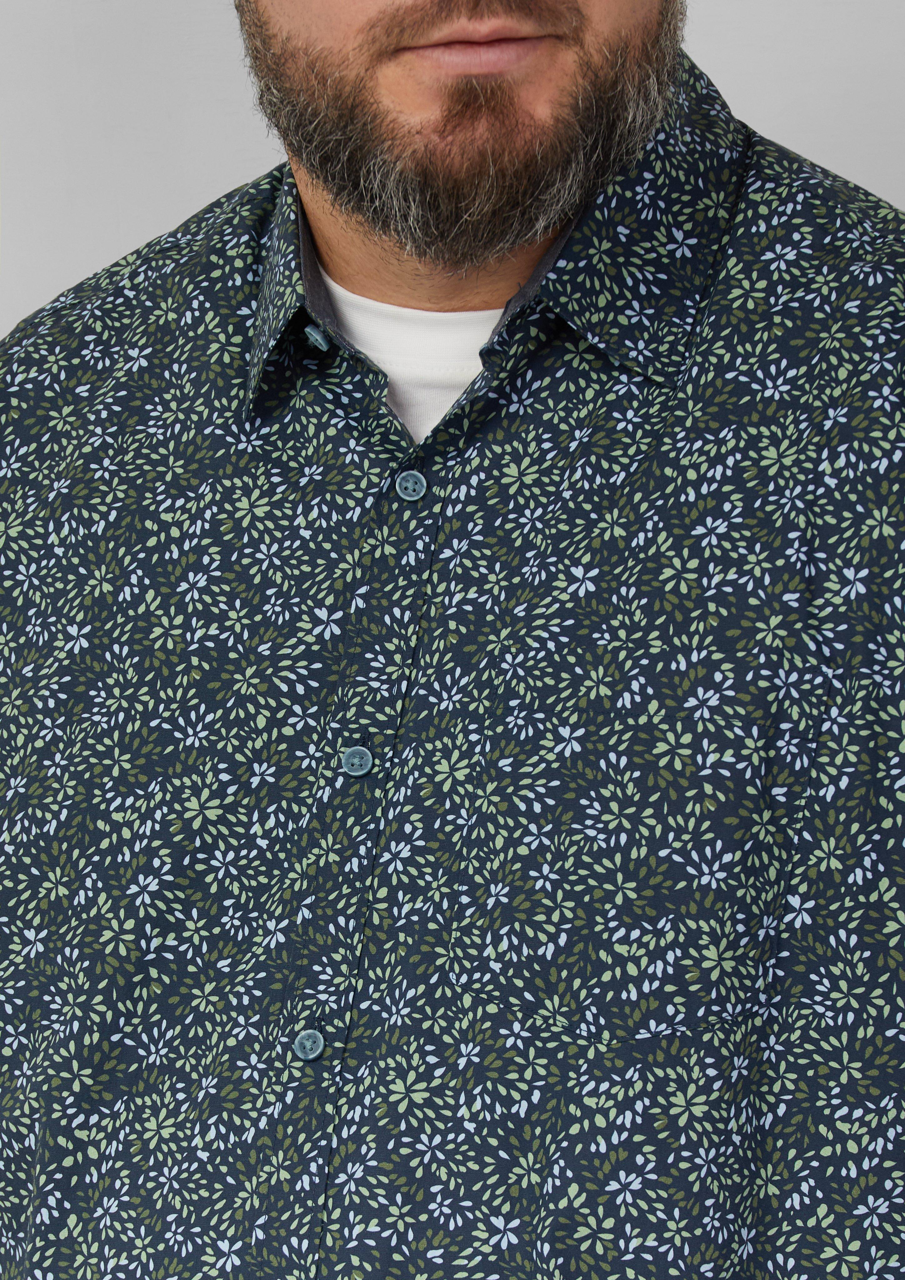 Slim Fit: Langarmhemd mit All-over-Print und Kentkragen