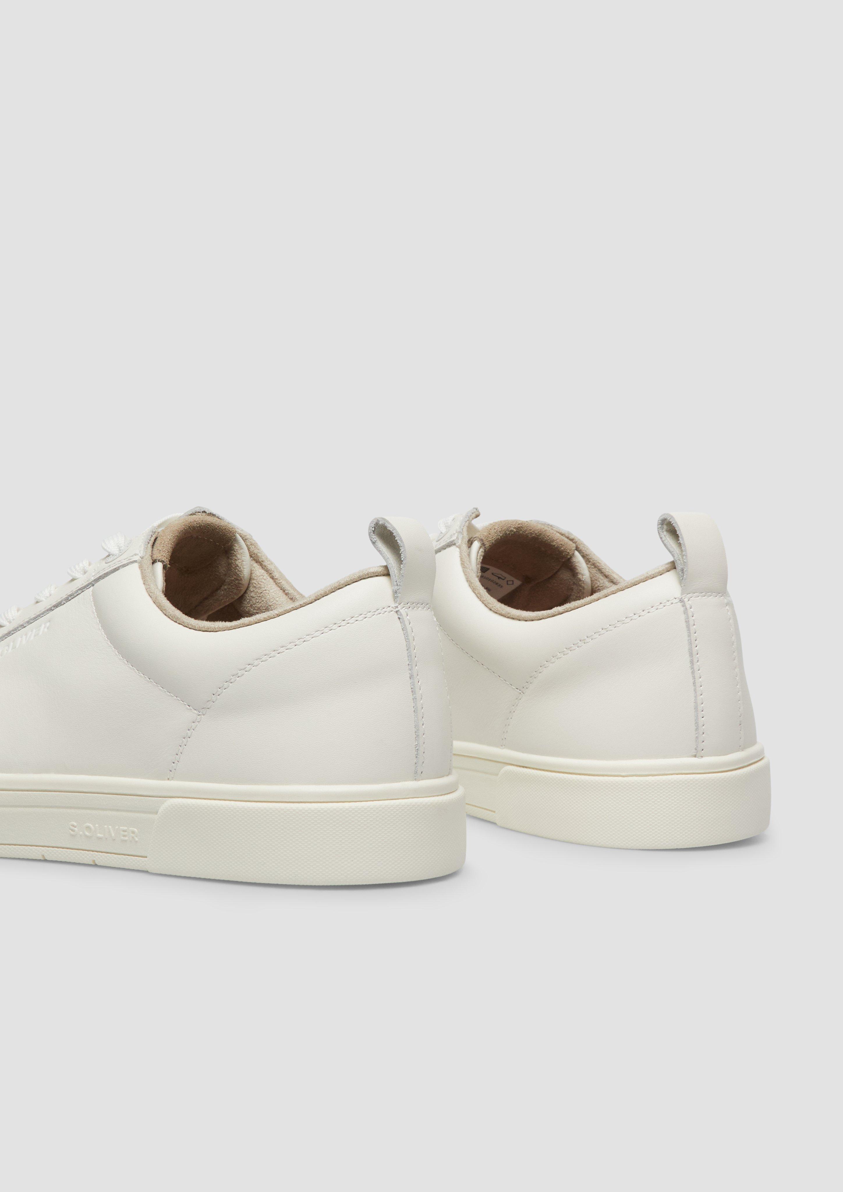 Sneaker in 0100 & 99D1